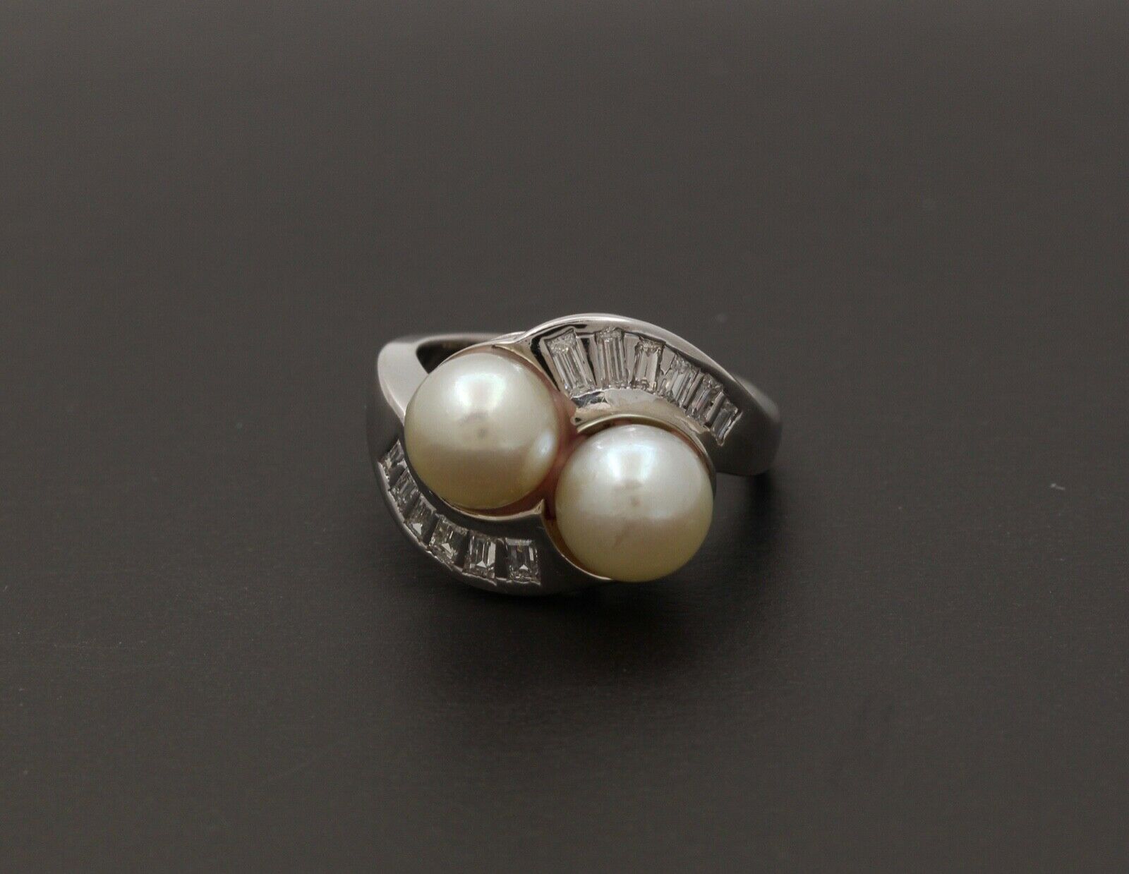 Vintage Classic Bypass Culture Pearl Baguette Diamond Gold Ring, Statement Ring