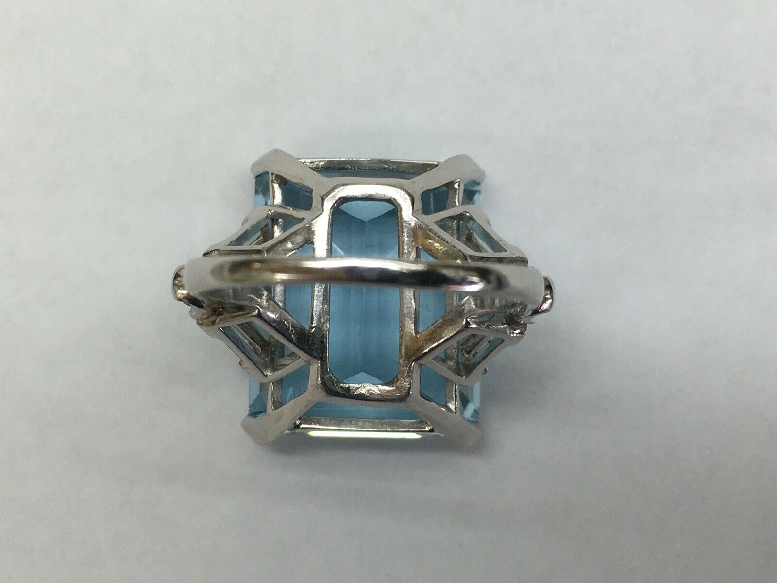 Beautiful Vintage Ladies Aquamarine Diamonds Platinum Ring