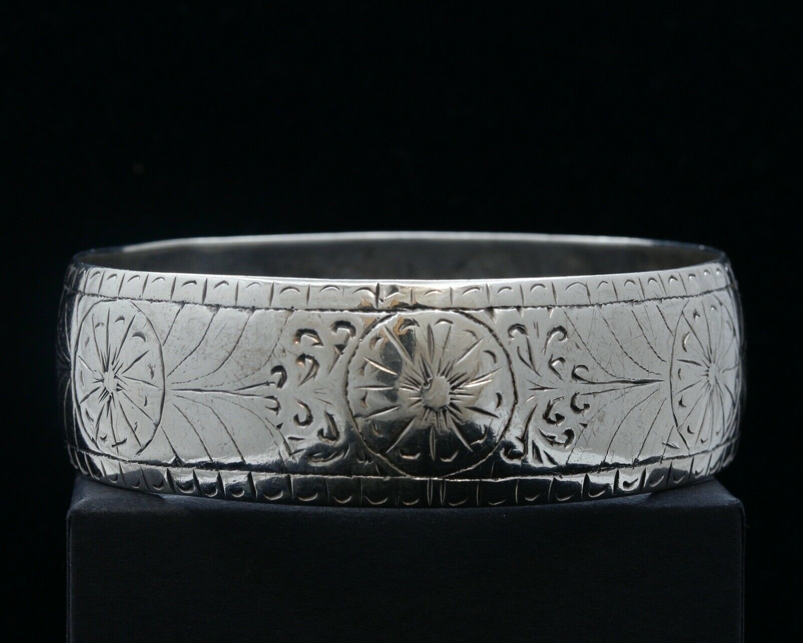 Vintage Handmade Repousse Silver Bangle Bracelet