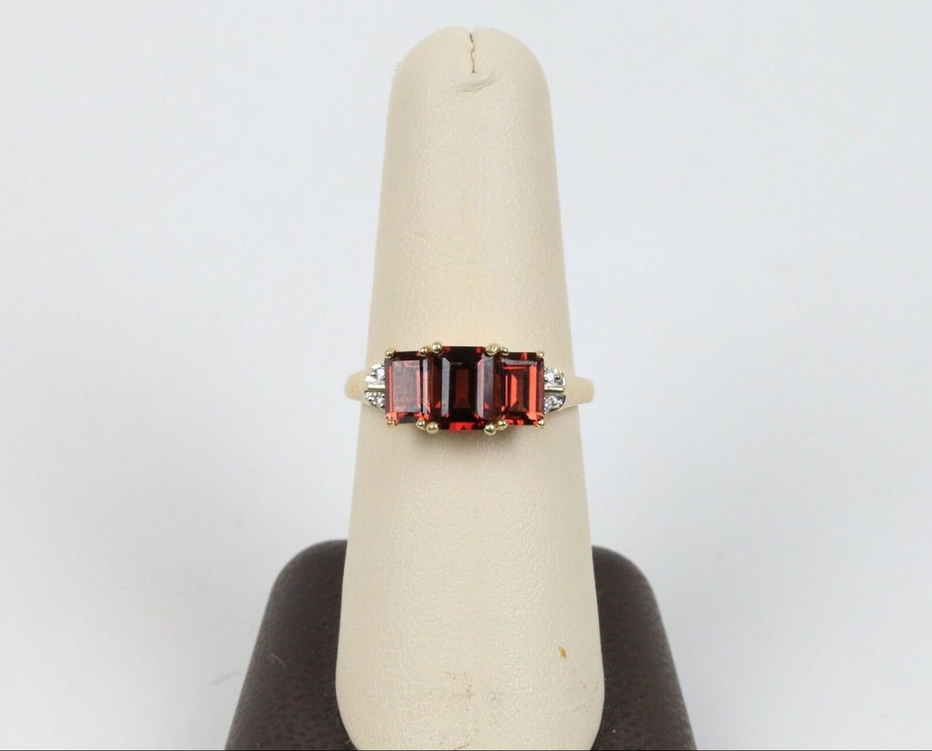 Vintage 10K Yellow Gold Garnet Diamond Ring