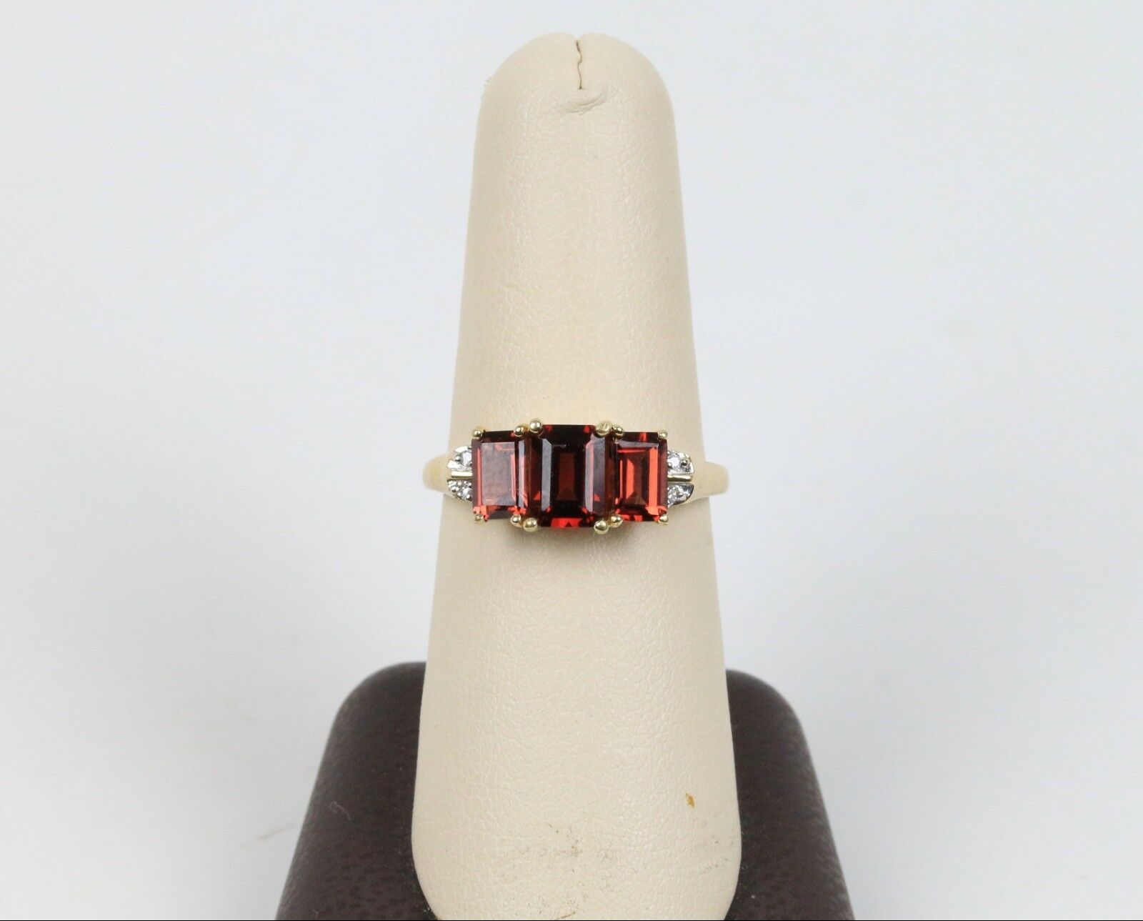 Vintage 10K Yellow Gold Garnet Diamond Ring