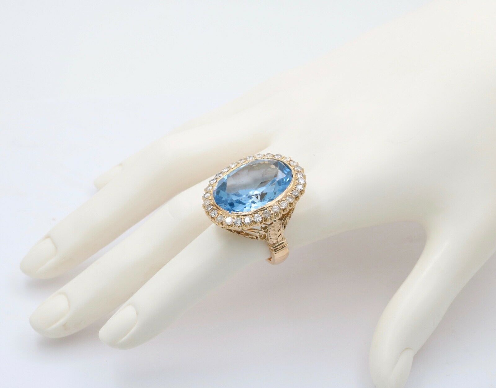 Vintage 24 Carat Blue Topaz Diamonds 14K Yellow Gold Ring