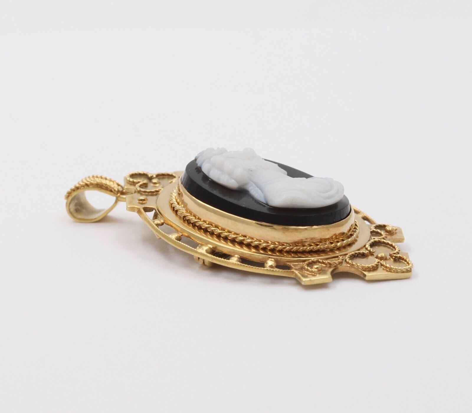 Antique 10K Yellow Gold Onyx Cameo Pendant Brooch