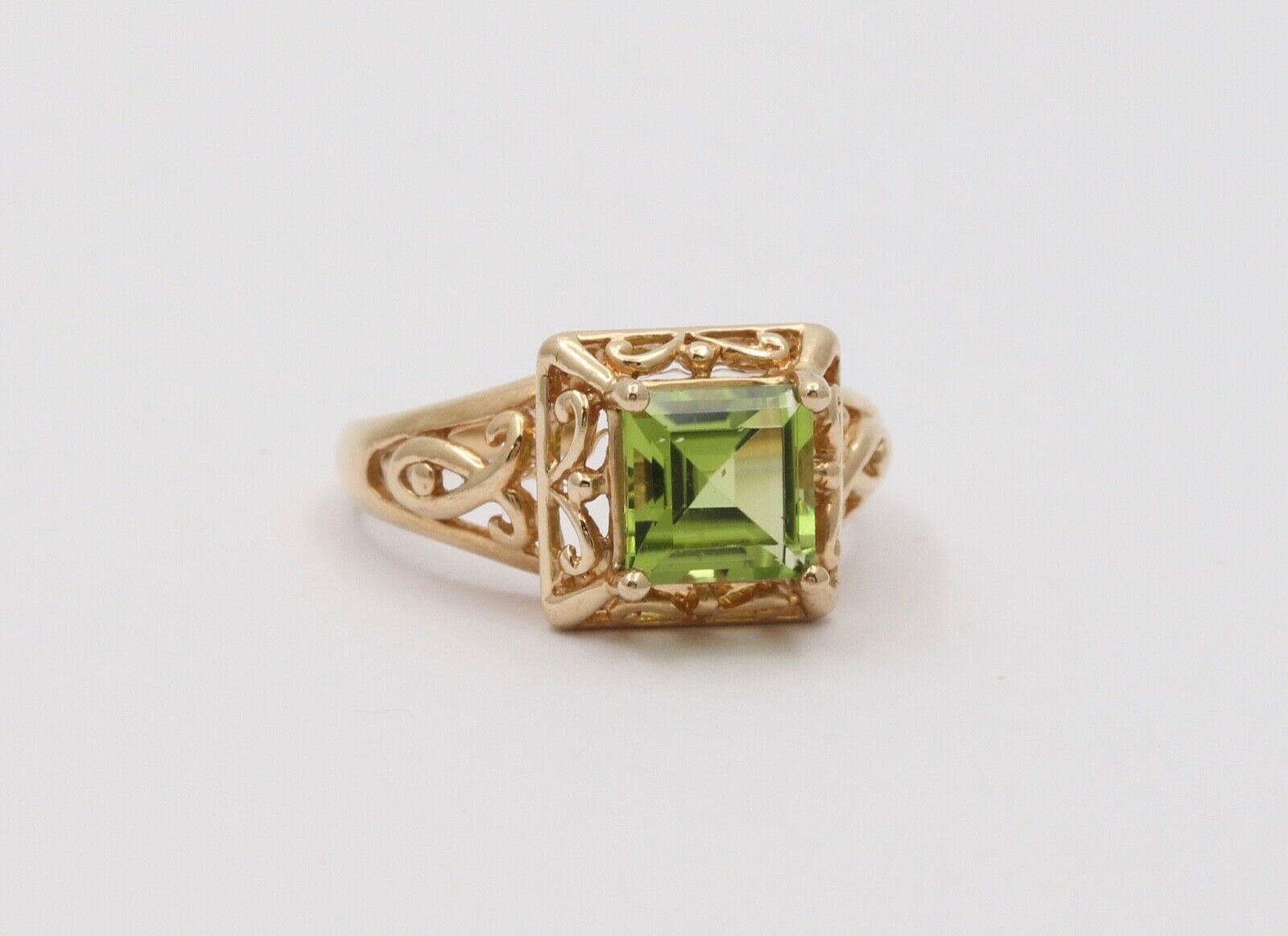 Vintage Emerald Cut Peridot 10K Yellow Gold Filagree Ring