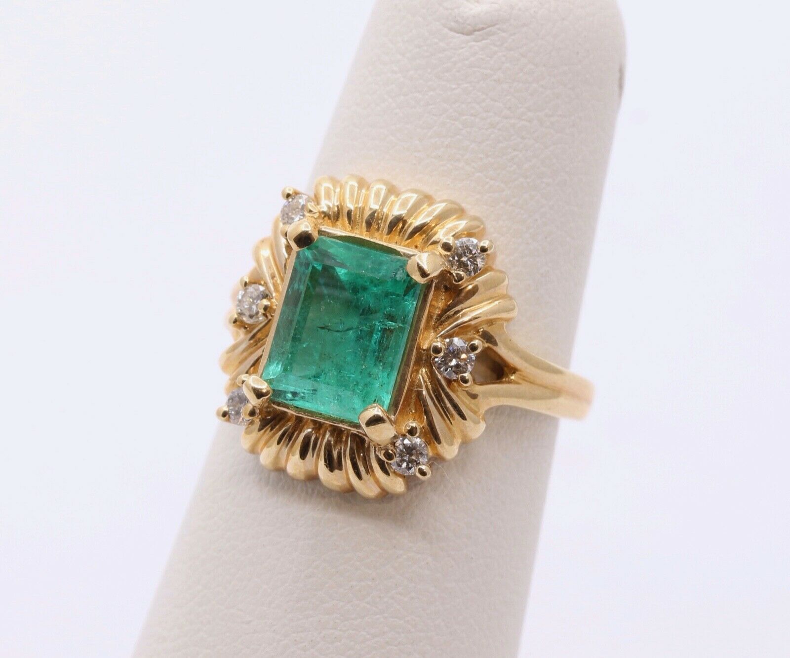Beautiful Natural Emerald Diamonds 14K Yellow Gold Ring