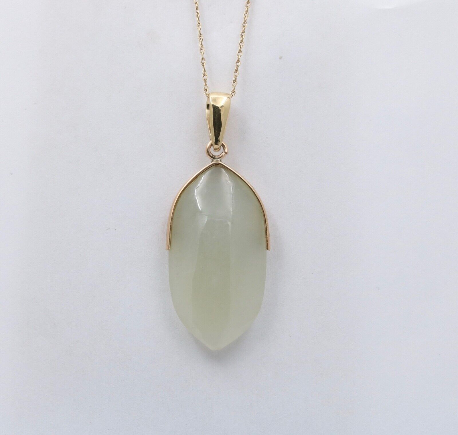 Vintage 14K yellow gold Jadeite Jade Grape Motif Charm Pendant