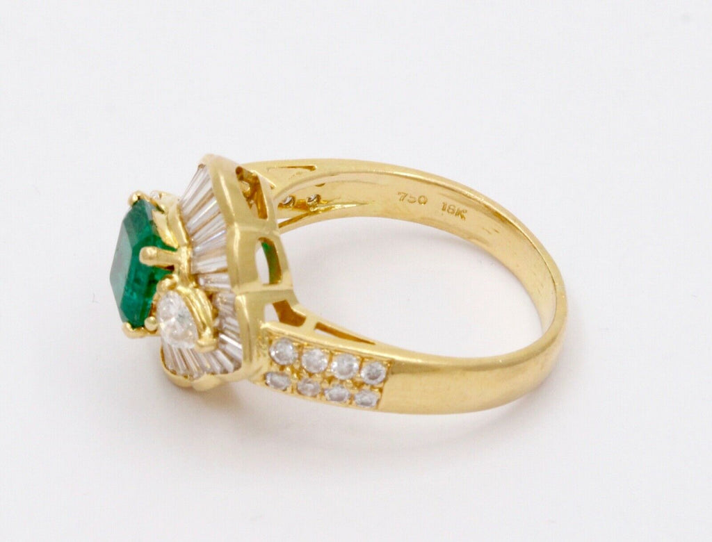 Vintage Natural Emerald Baguette Diamonds 18K Yellow Gold Ring