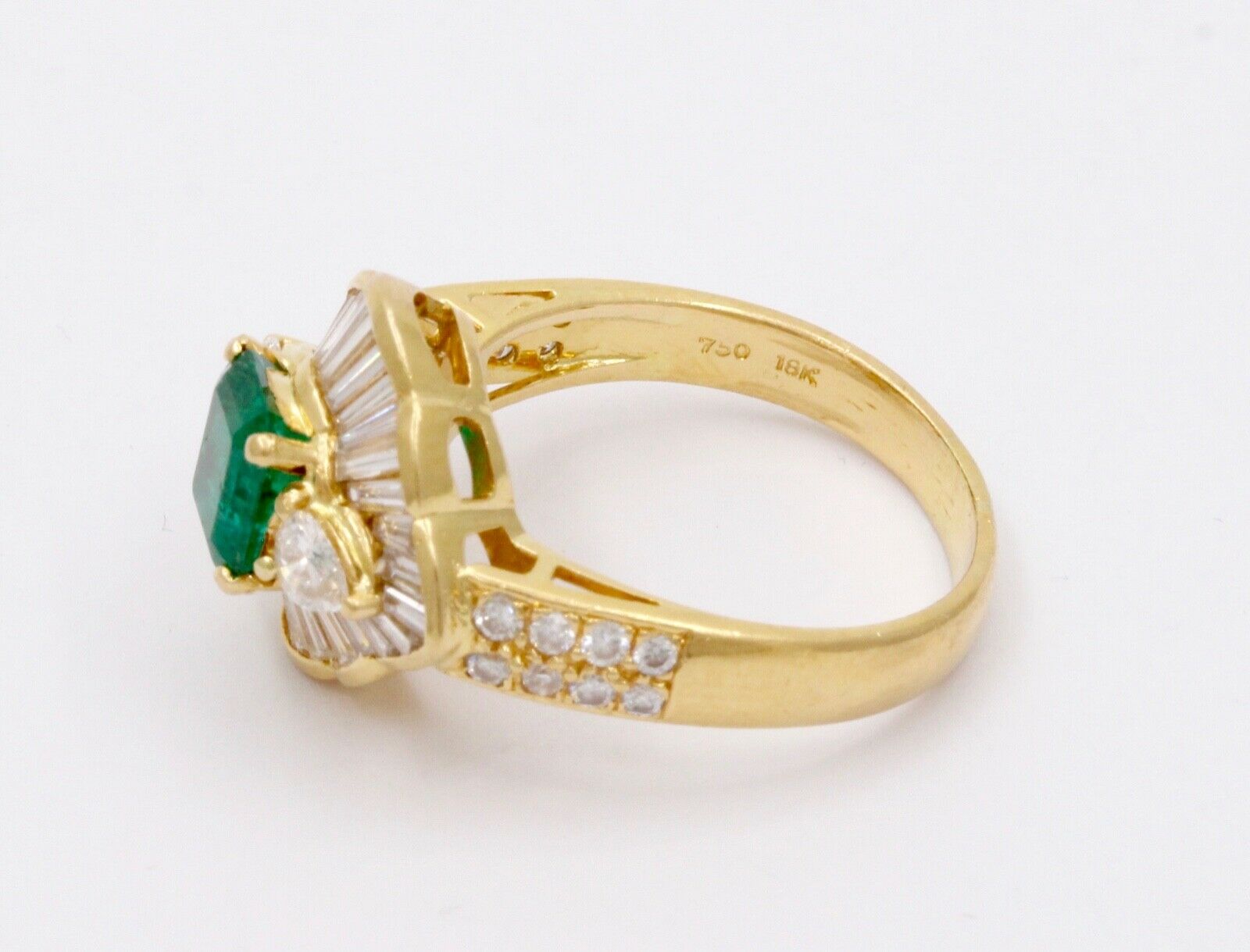 Vintage Natural Emerald Baguette Diamonds 18K Yellow Gold Ring