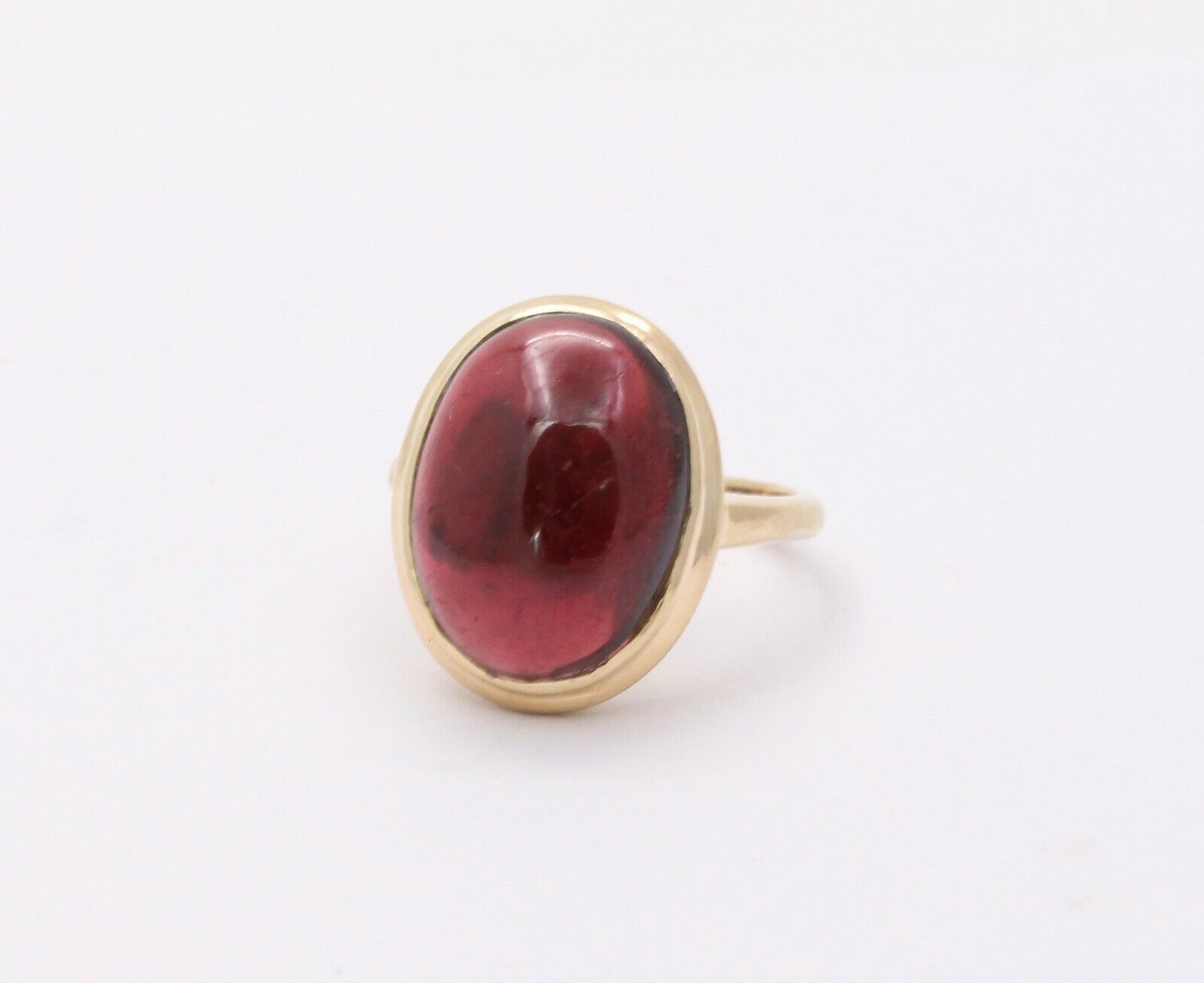 Vintage 14K Yellow Gold Natural Red Garnet Cabochon Ring