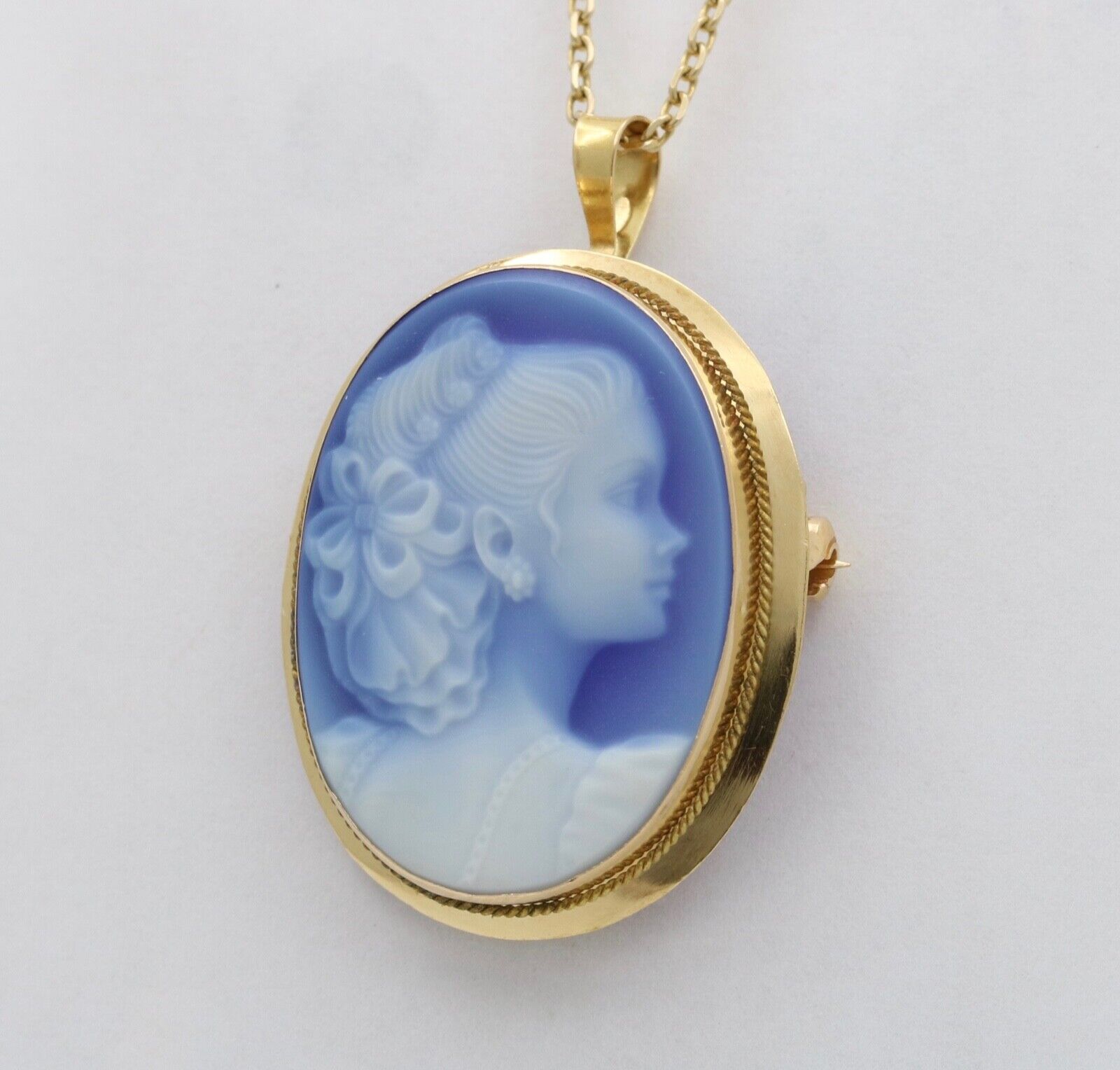 Vintage Italian Cameo 18K Yellow Gold Brooch Pendant
