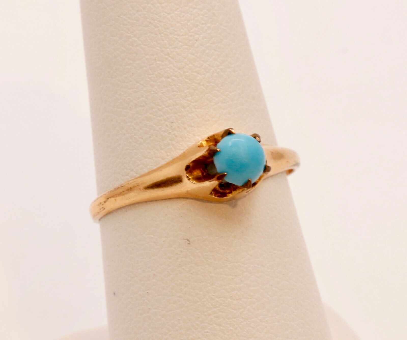 Victorian Claw Mounted Turquoise 9K Yellow Gold Ring