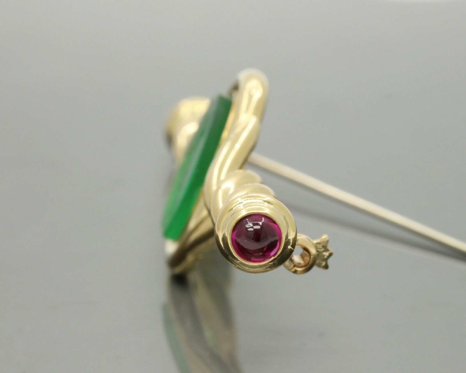 Vintage Italian 18K Yellow Gold Glass Intaglio Pink Sapphire Brooch