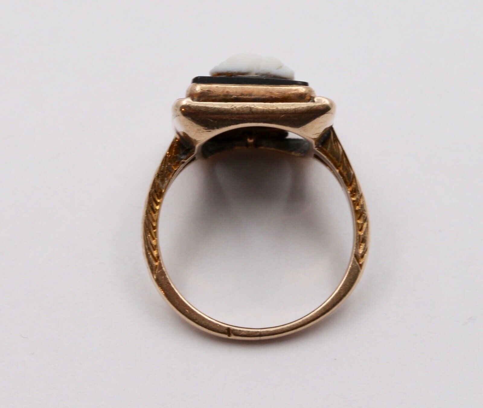 Art Deco Onyx Cameo 10K Yellow Gold Ring