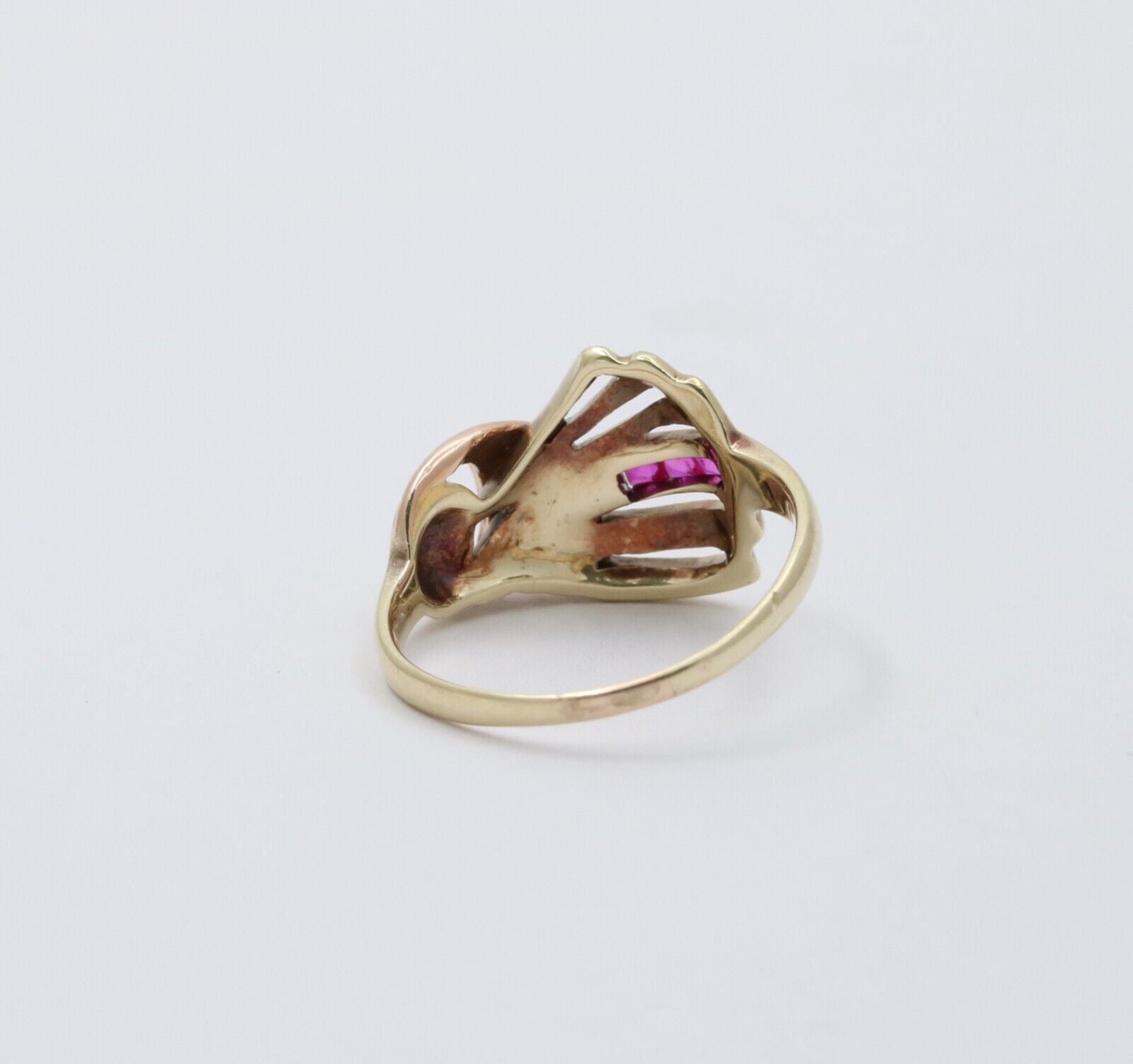 Vintage Seashell Ruby 14K Yellow Rose Gold Ring