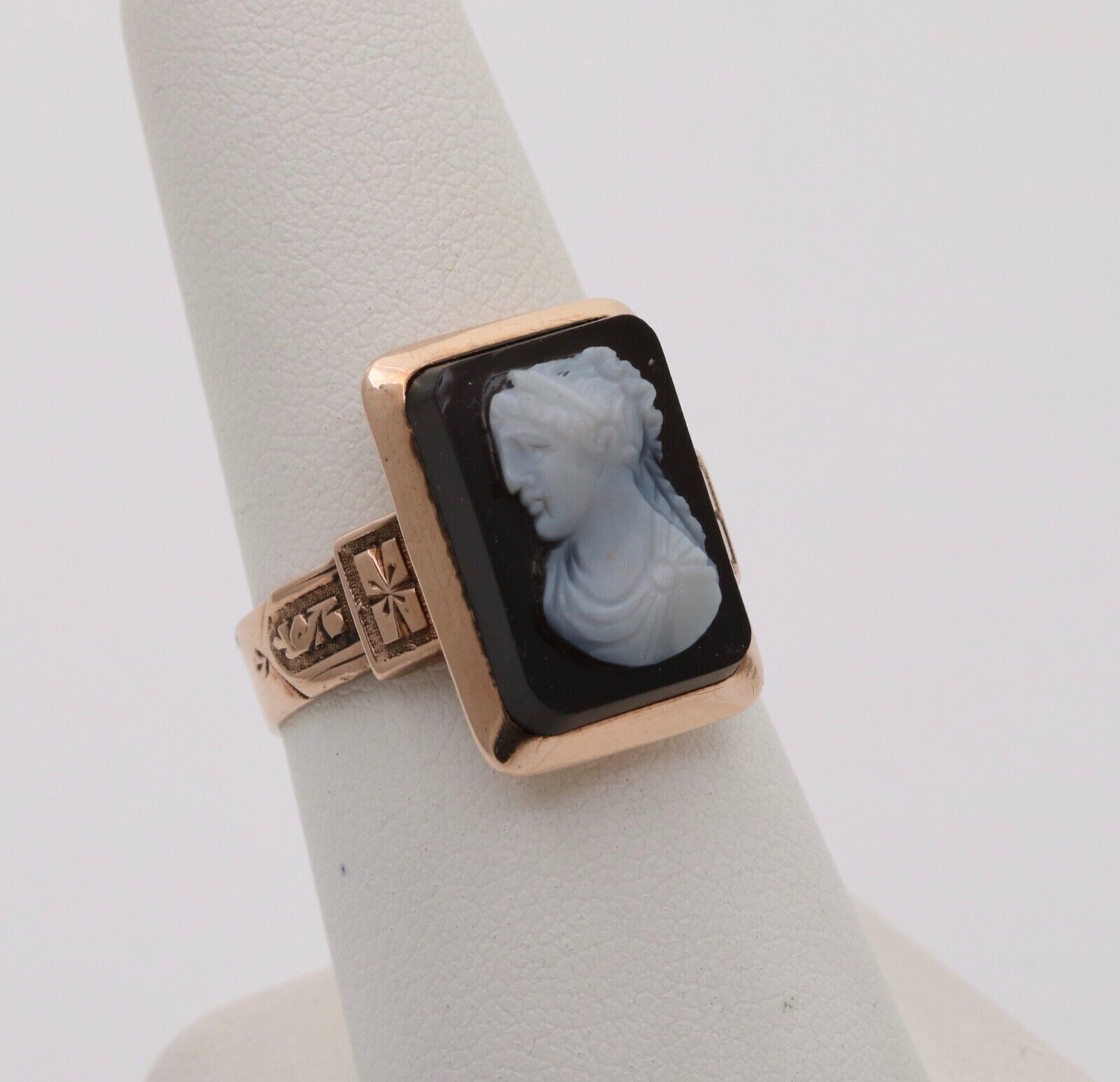 Edwardian Victorian Cameo Onyx 10K Rose Gold Ring