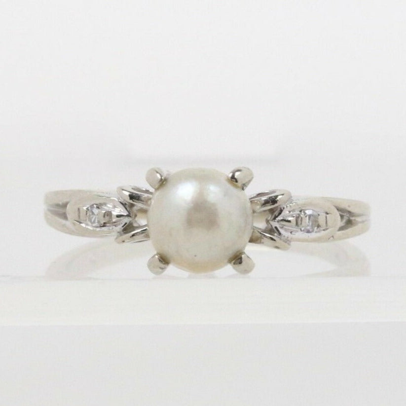 Vintage 14K White Gold Pearl Diamond Ring