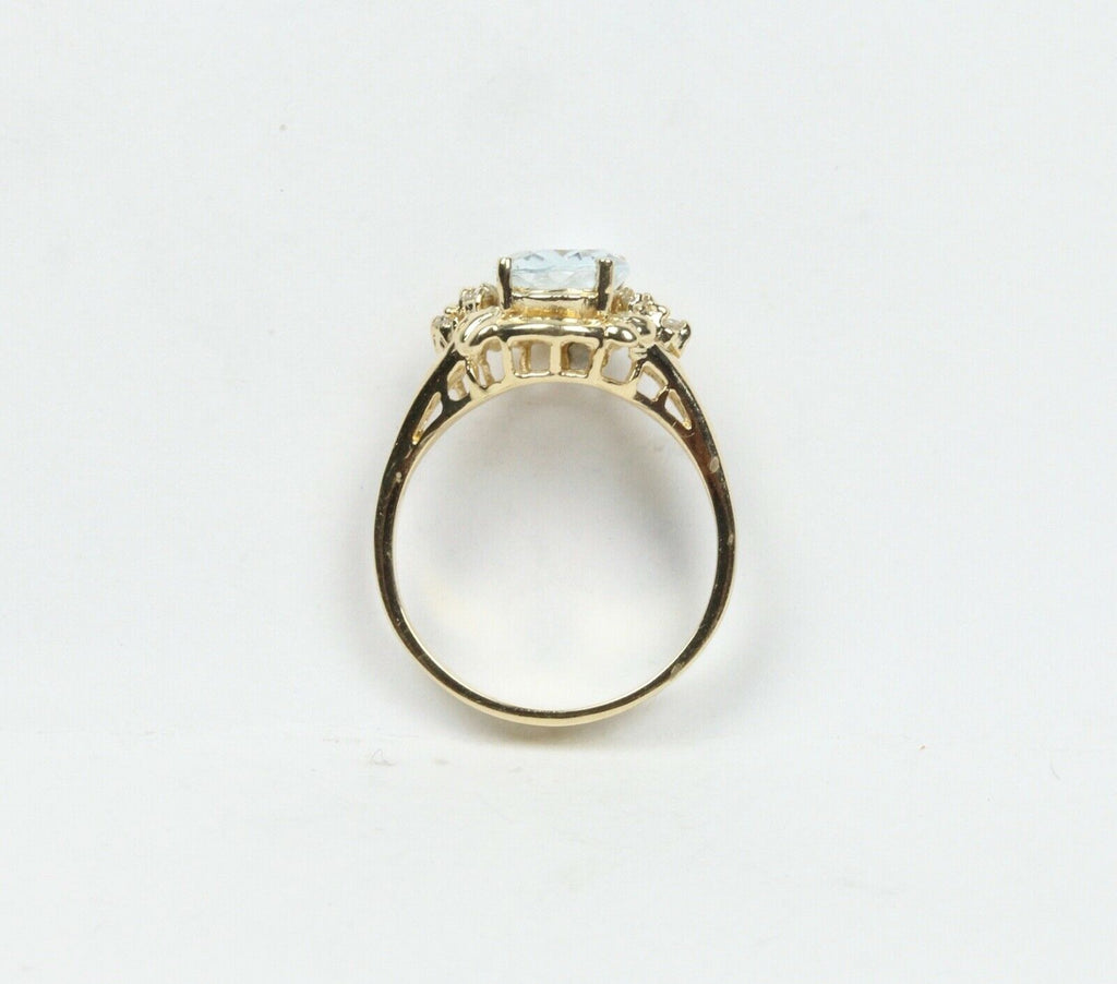 Vintage Ladies Aquamarine Diamonds 14K Yellow Gold Ring