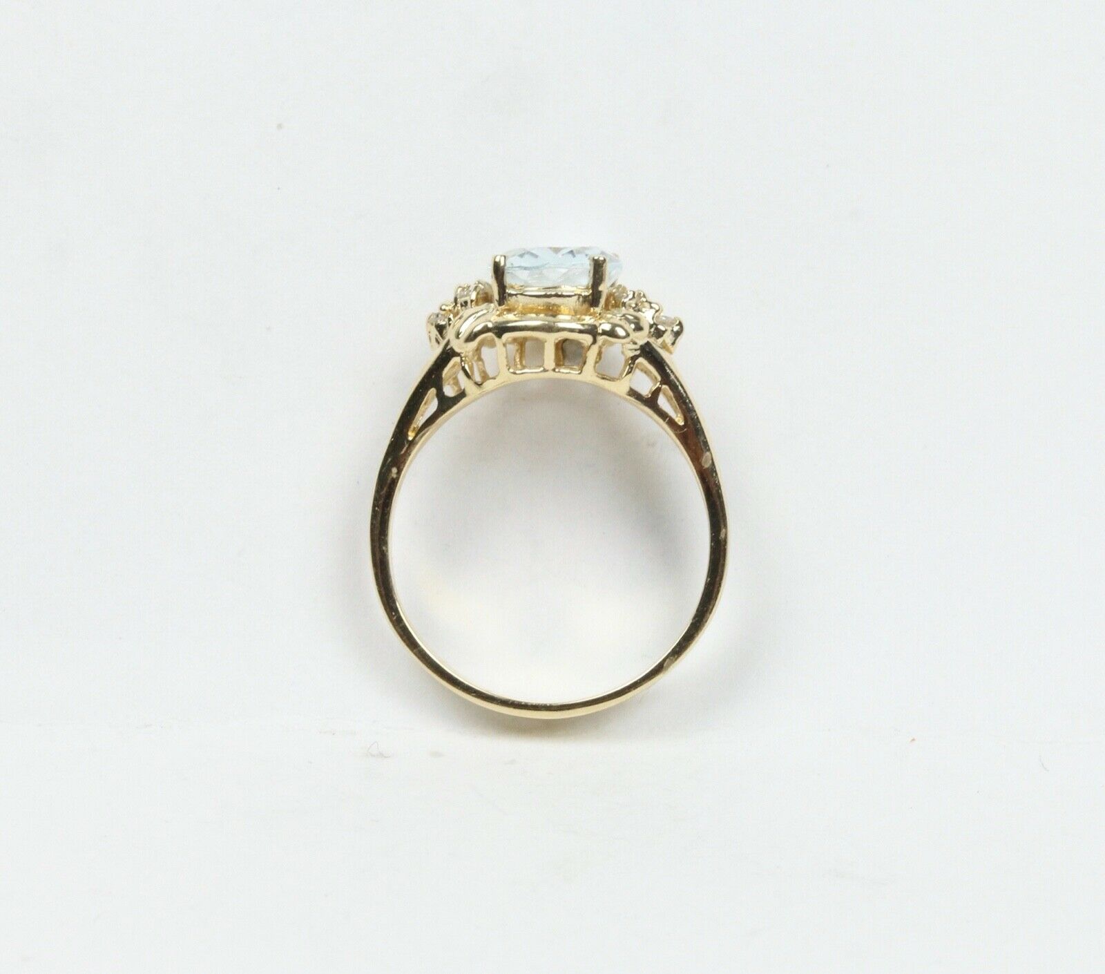 Vintage Ladies Aquamarine Diamonds 14K Yellow Gold Ring