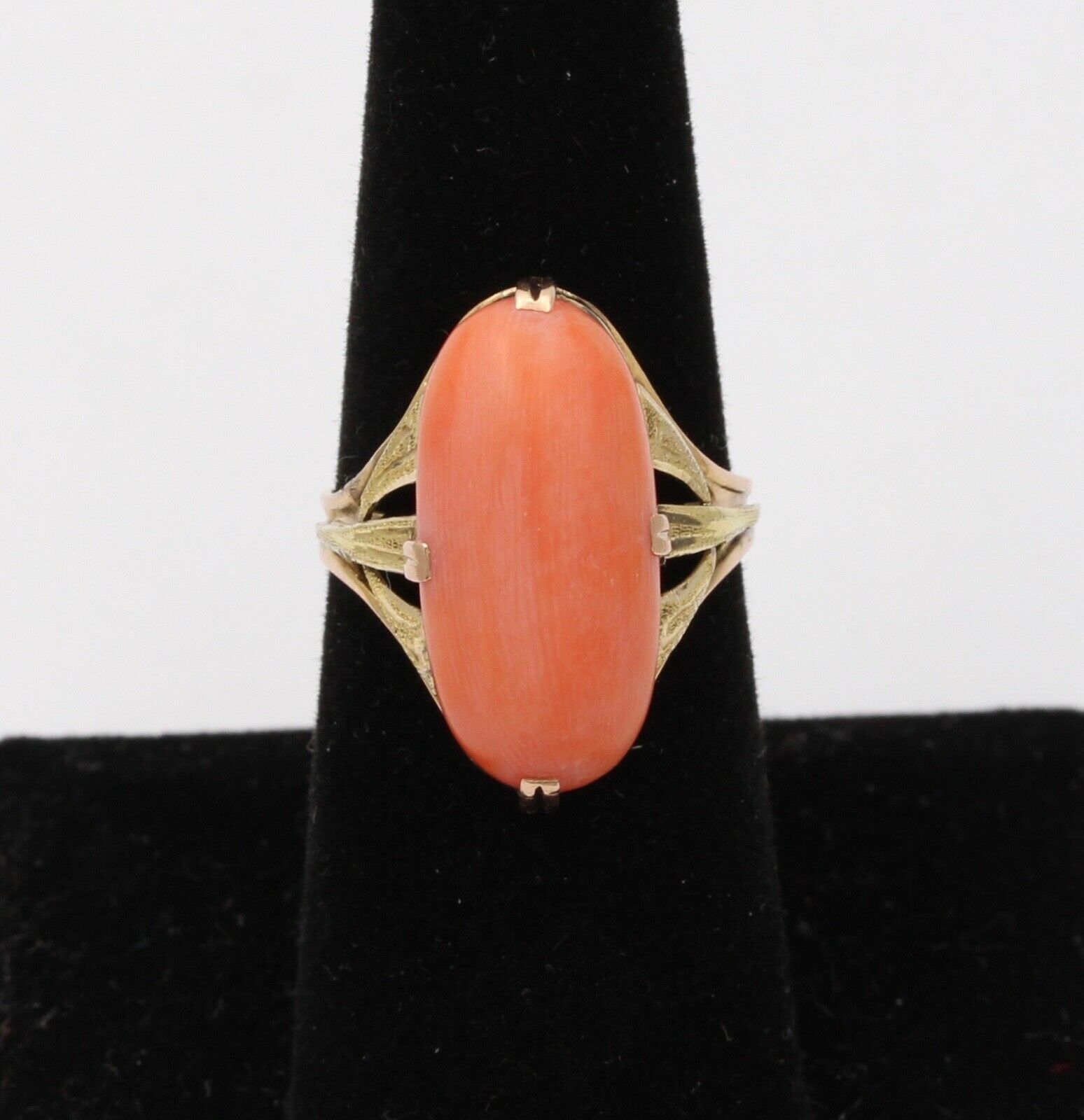 Vintage Estate 14K Two Tone Gold Natural Coral Solitaire Ring