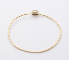 Load image into Gallery viewer, Vintage Star Sapphire 18K Yellow Gold Bangle
