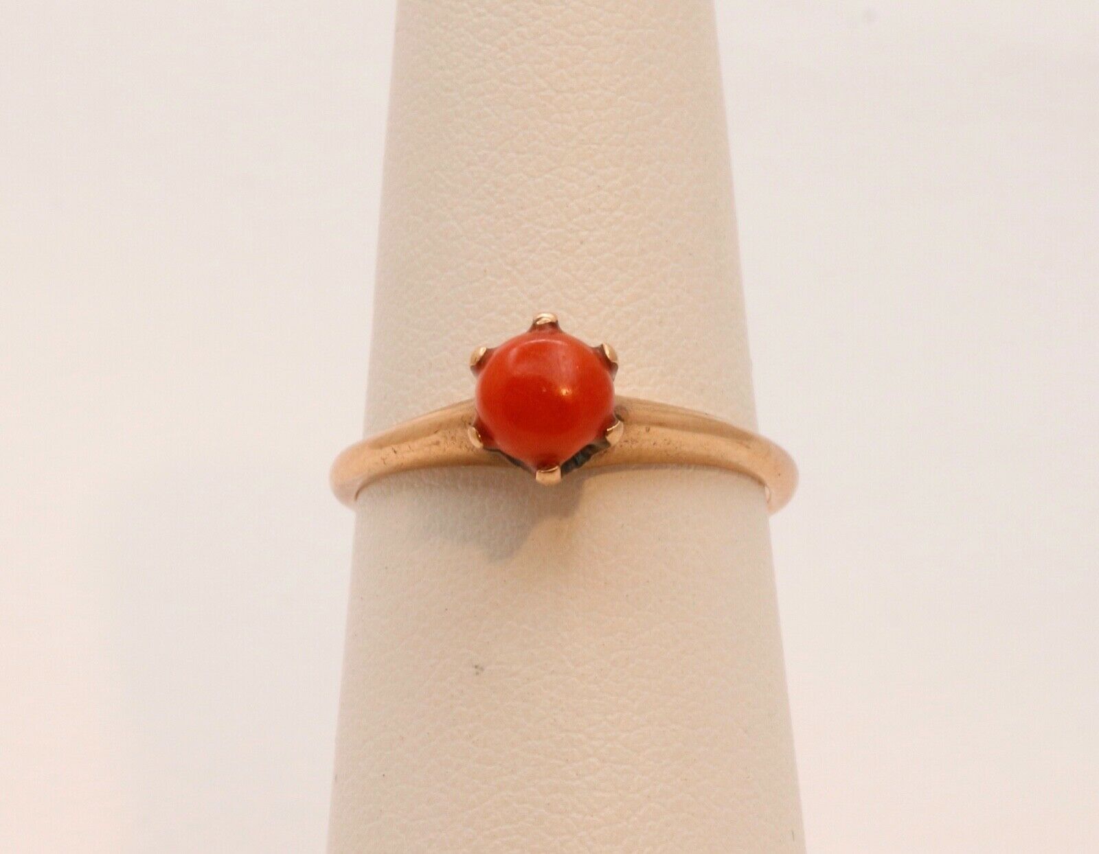 Victorian Ladies Natural Coral 14K Yellow Gold Ring