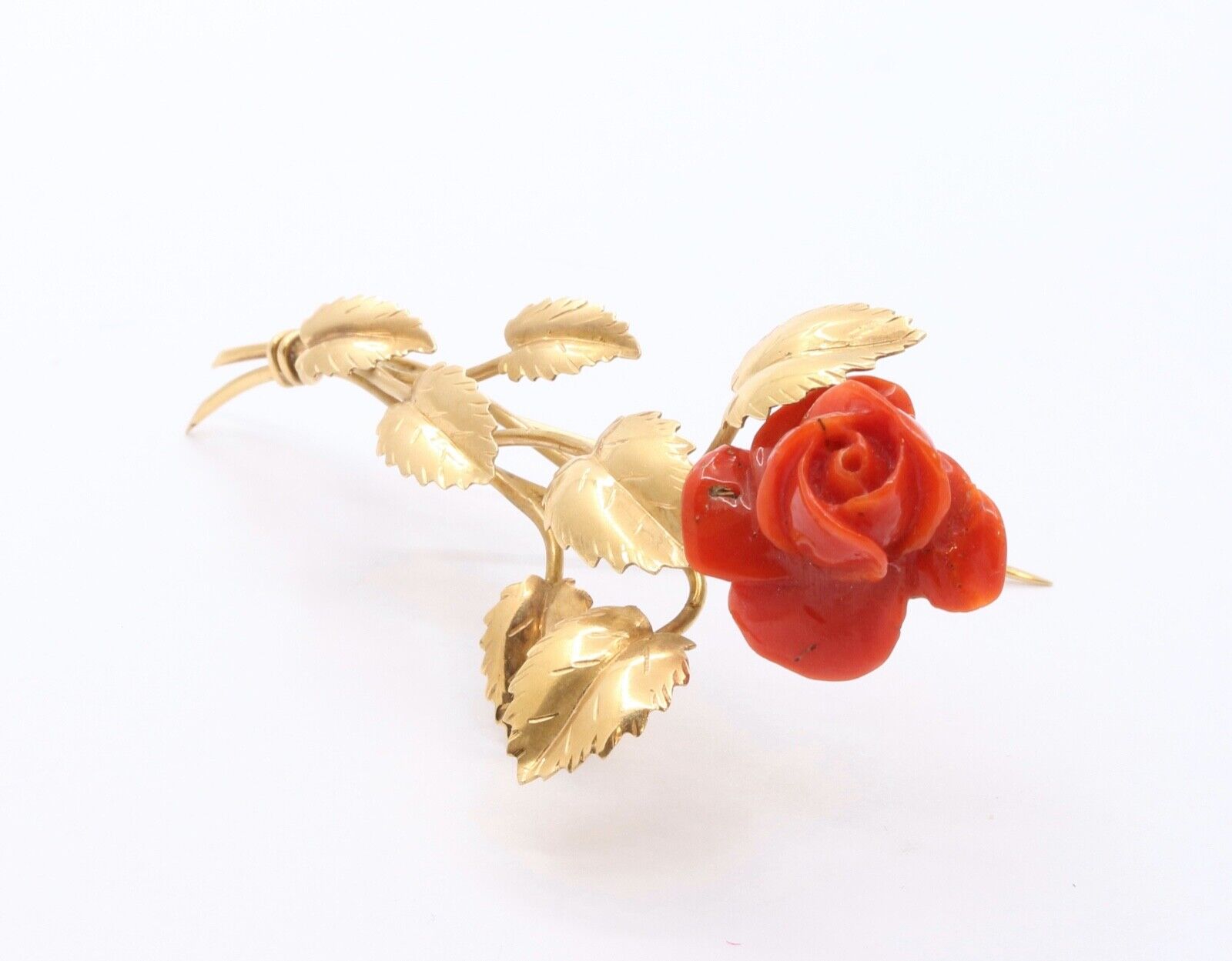 A Beautiful Vintage Rose Designed 18K Yellow Gold Carved Coral Brooch Pin