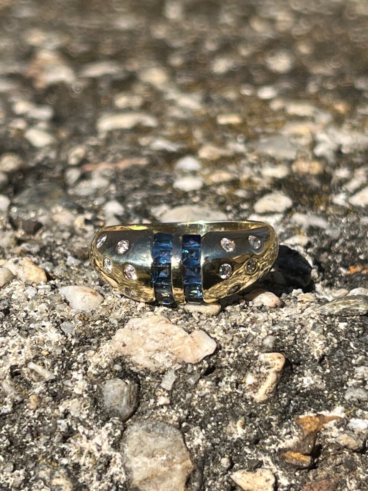 Vintage 14K Yellow Gold Sapphire Diamond Dome Ring. Ring band