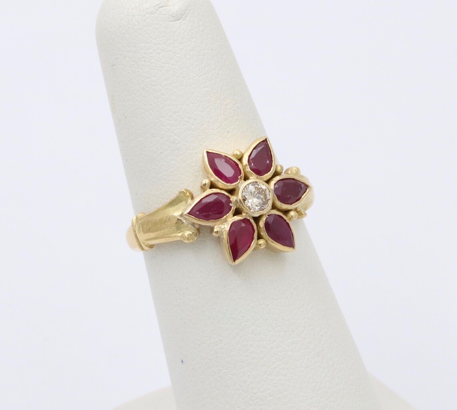 Vintage Flower Rubies Diamond 18K Yellow Gold Ring