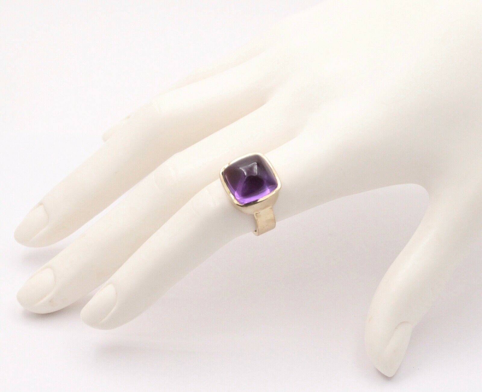 Vintage Cabochon Cut Amethyst 14K Yellow Gold Ring