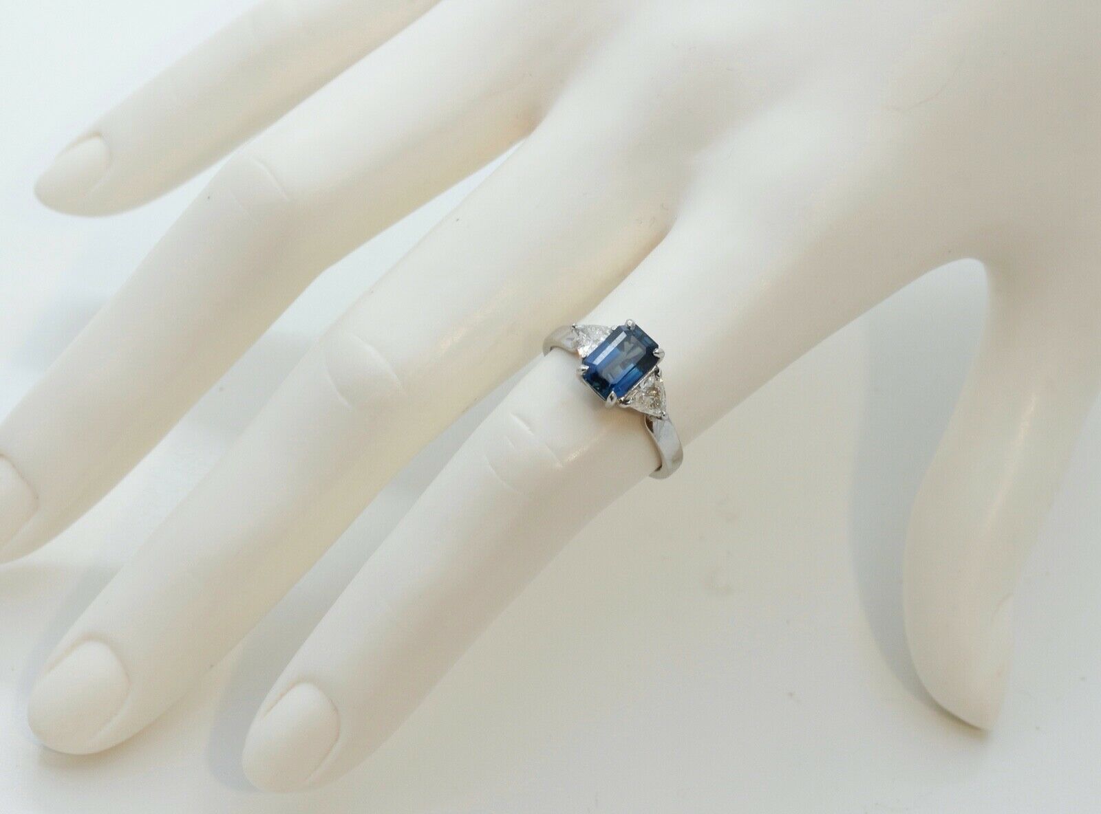 Vintage Ladies Blue Sapphire Diamonds Platinum Ring