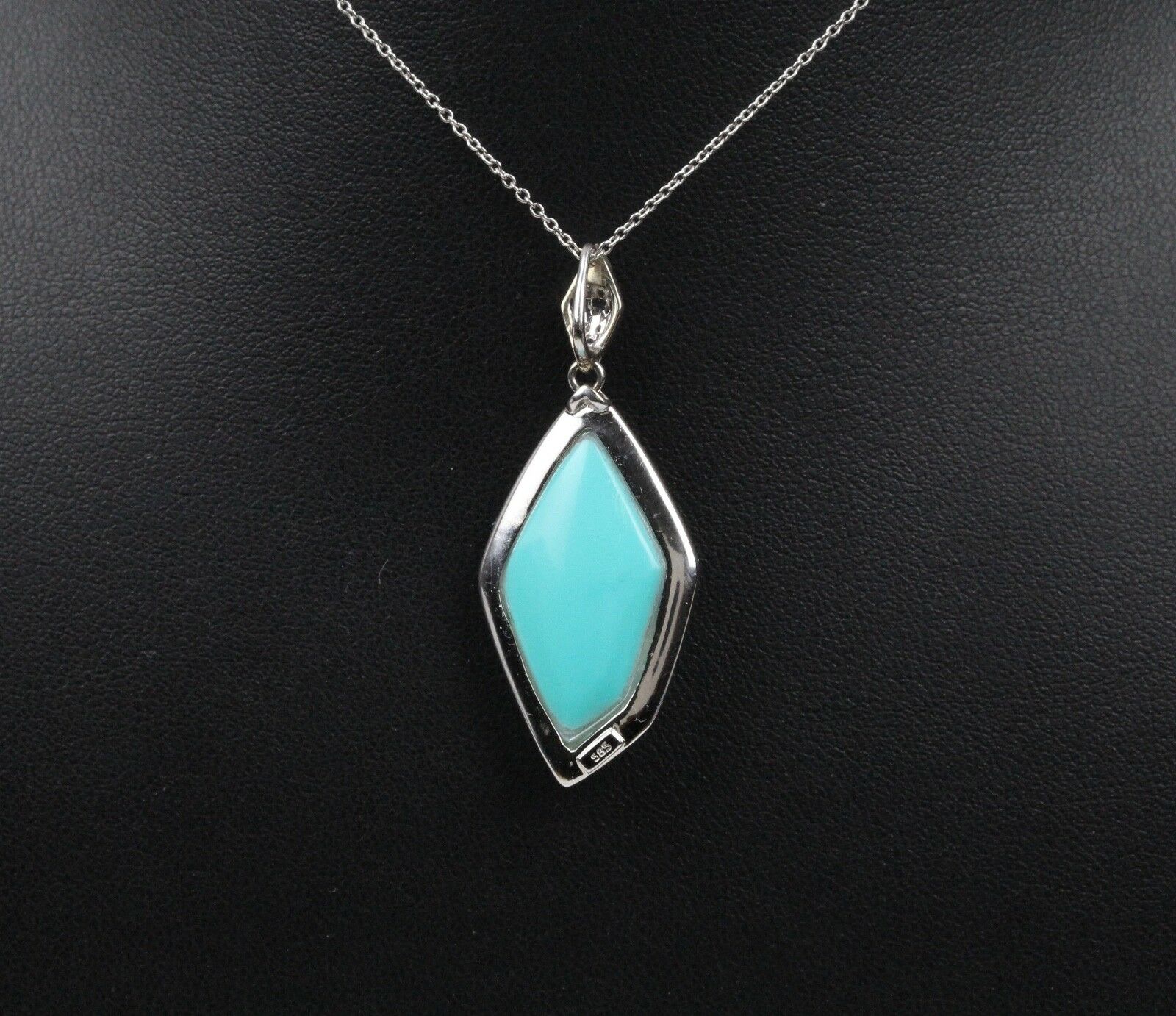 Vintage 14K White Gold Blue Labradorite Pendant Necklace.