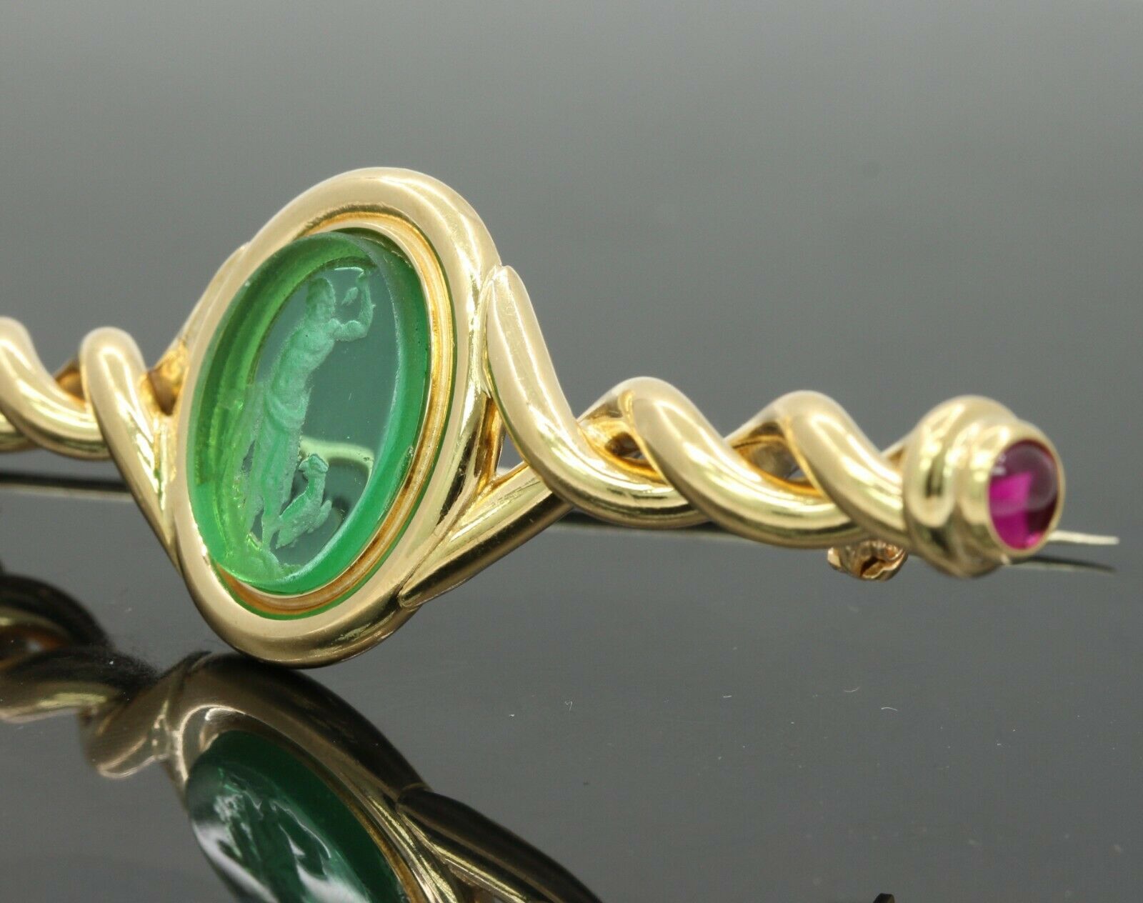 Vintage Italian 18K Yellow Gold Glass Intaglio Pink Sapphire Brooch