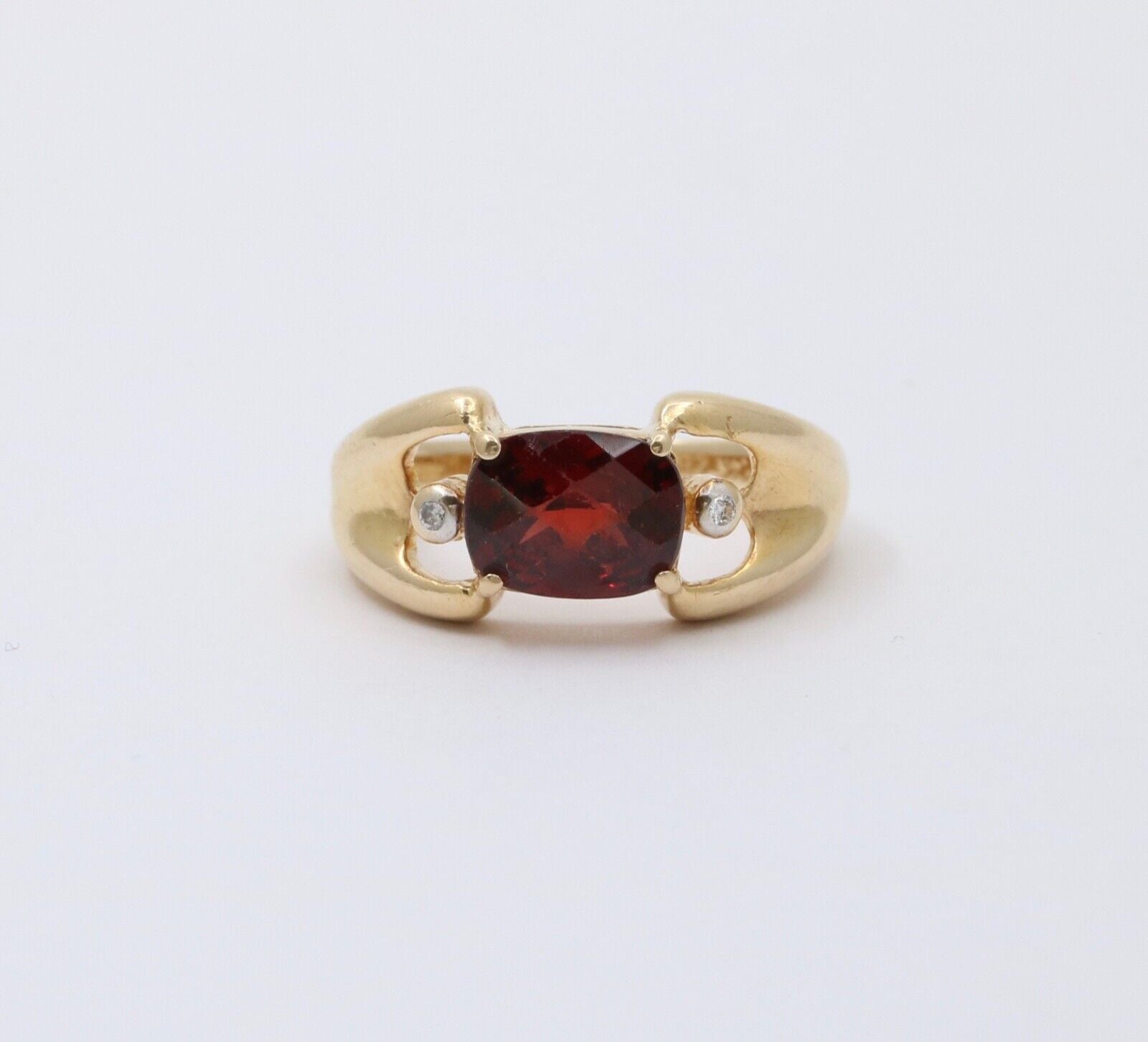 Vintage 14K Yellow Gold Garnet And Diamond Ring Band. Cocktail Ring