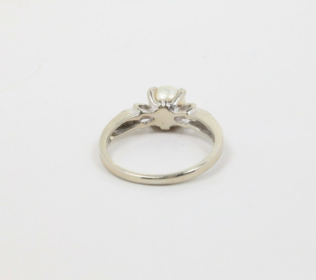 Vintage 14K White Gold Pearl Diamond Ring