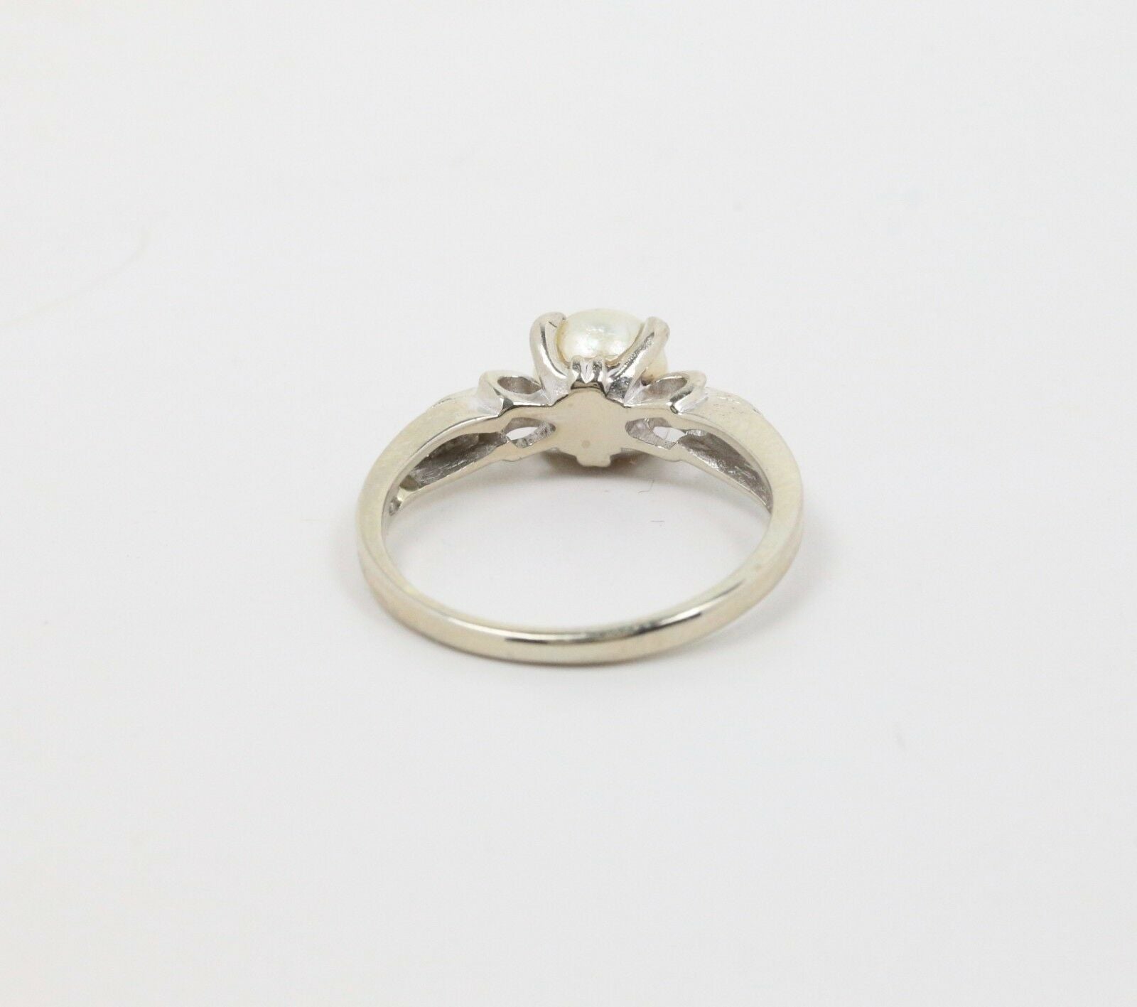 Vintage 14K White Gold Pearl Diamond Ring