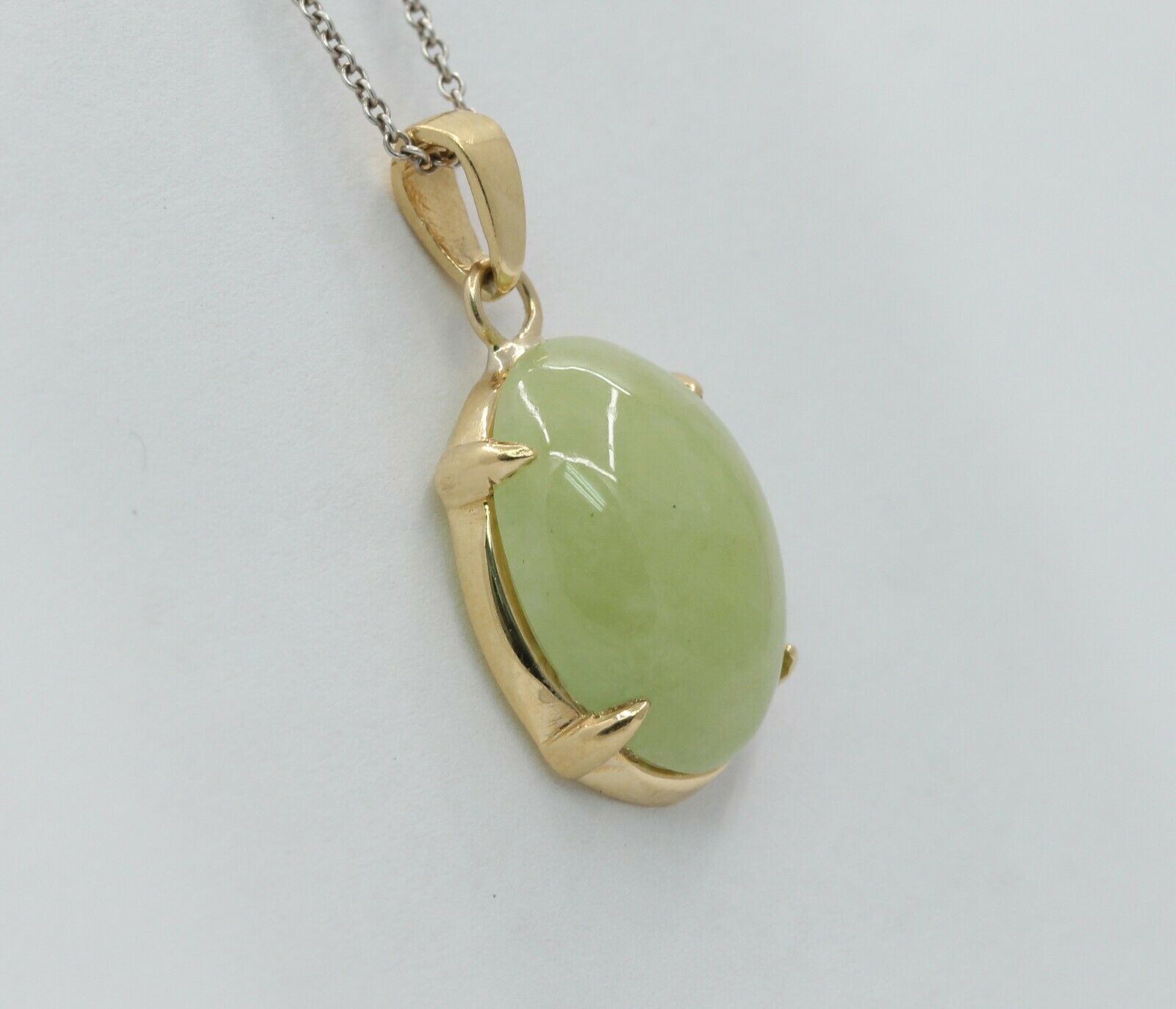 Vintage 22K Yellow Gold Cabochon Jade Pendant