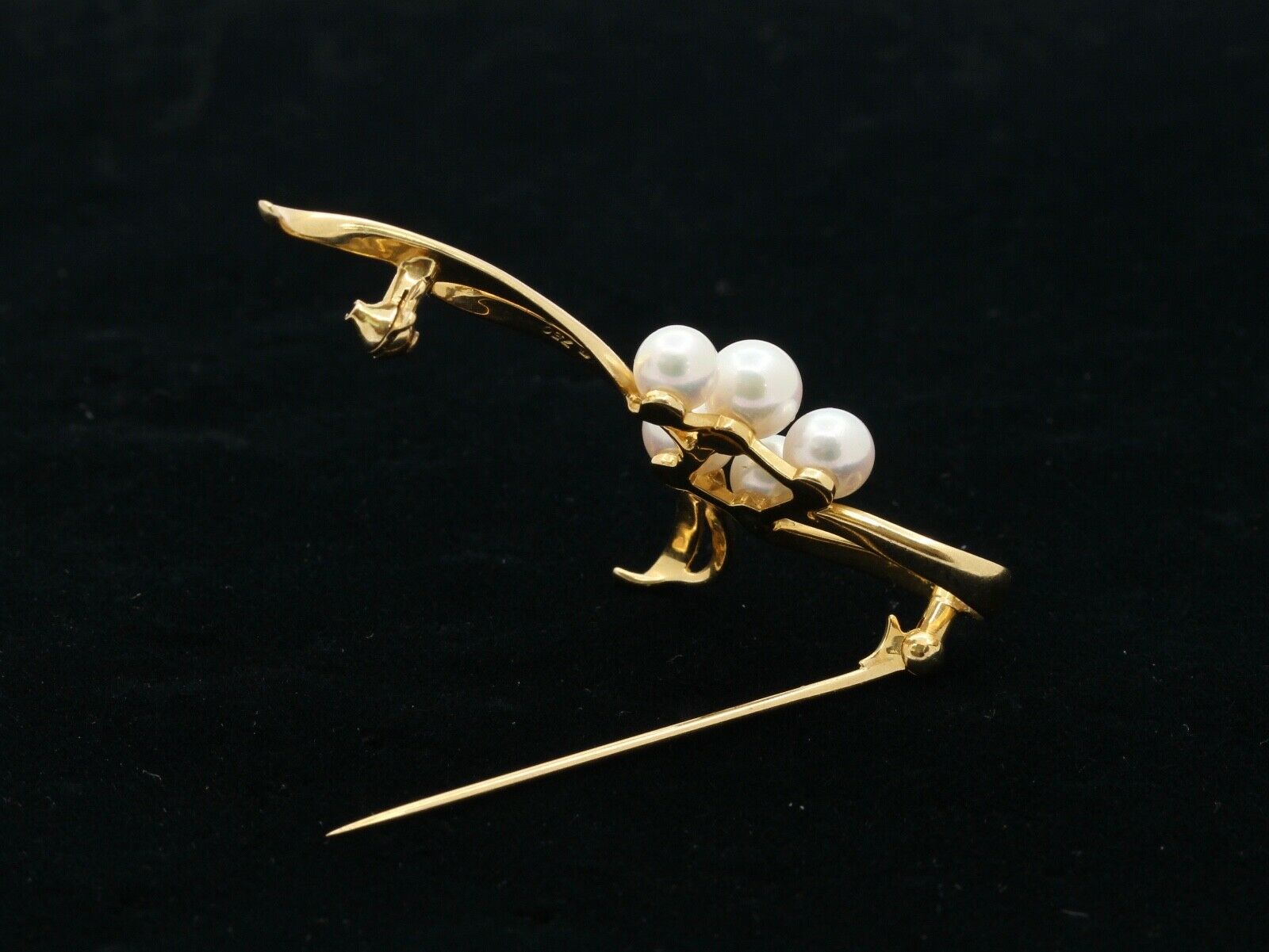 Vintage Mikimoto 18K Yellow Gold Akoya Pearls Brooch Pin