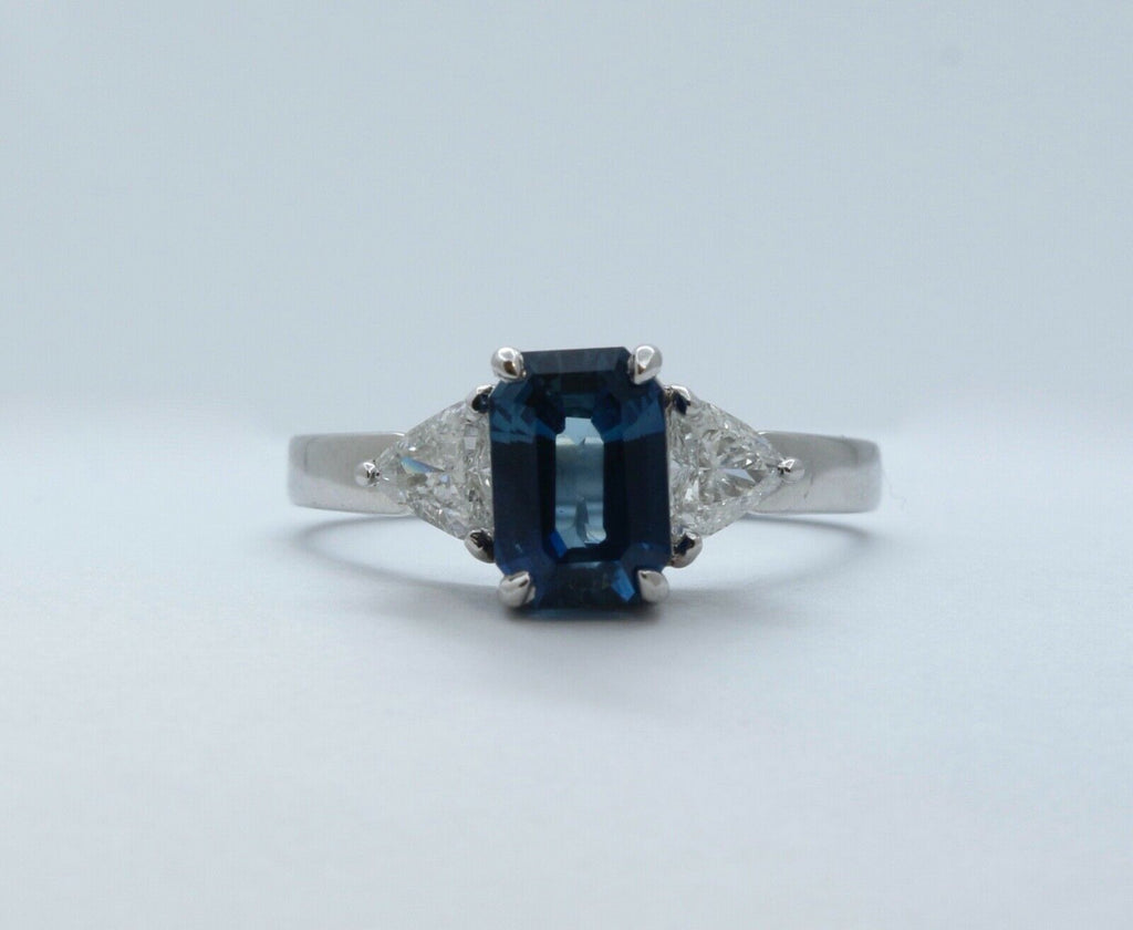 Vintage Ladies Blue Sapphire Diamonds Platinum Ring