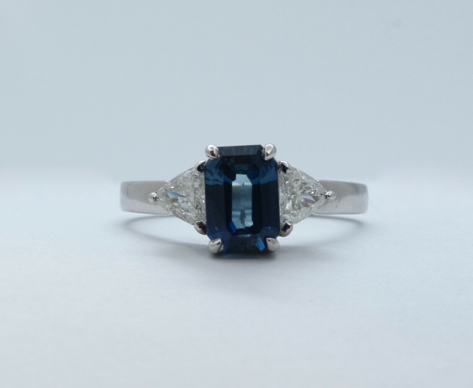 Vintage Ladies Blue Sapphire Diamonds Platinum Ring