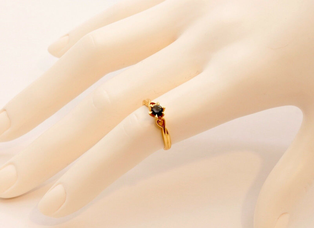 Vintage Ladies Solitaire Blue Sapphire 18K Yellow Gold Ring