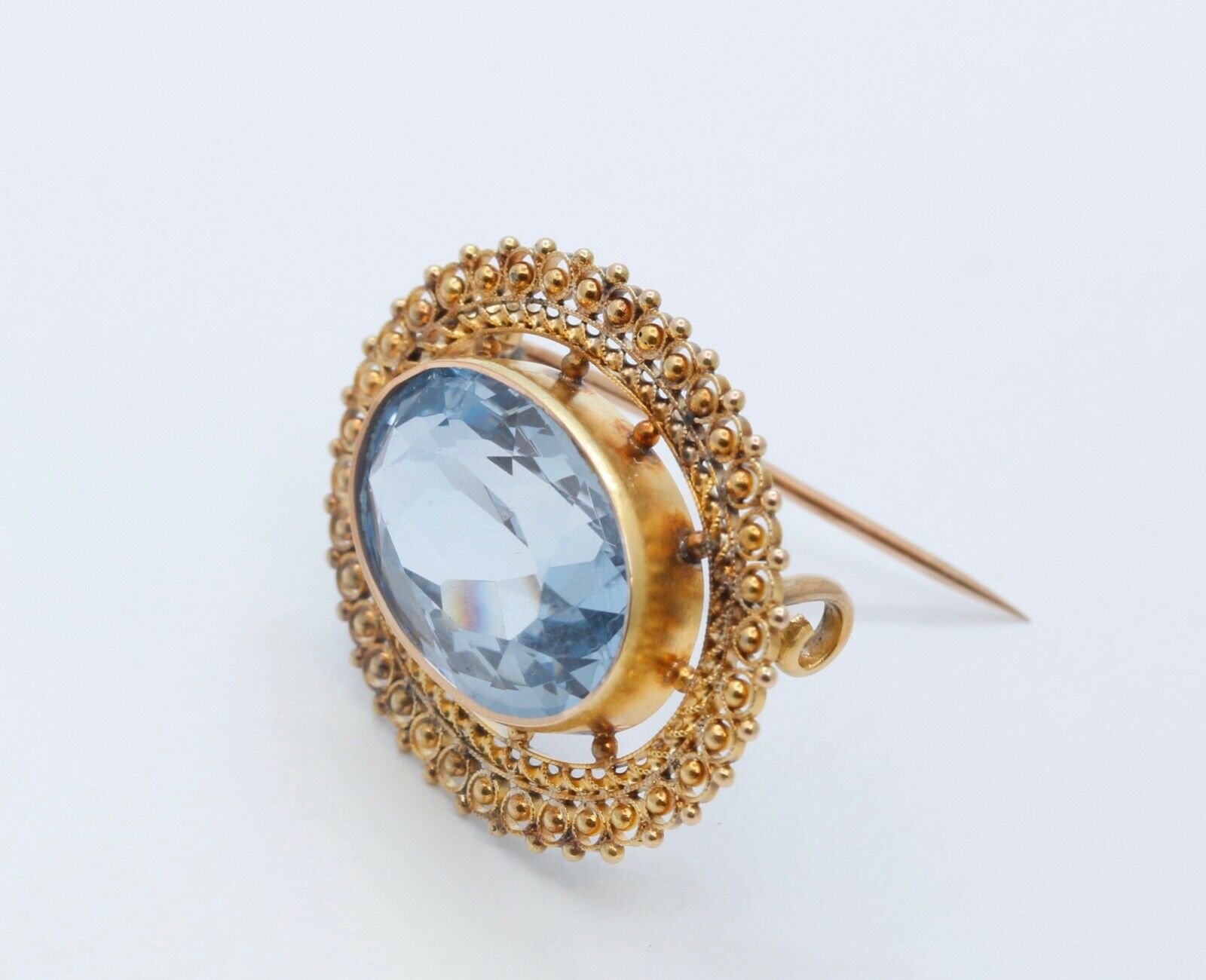 Victorian Edwardian Oval Aquamarine 14K Yellow Gold Brooch Pin