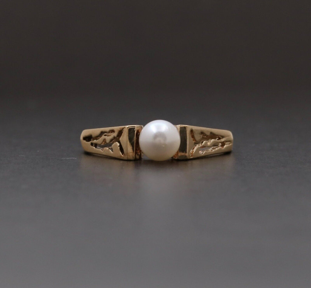 Vintage 14K Yellow Gold Cultured Pearl Filigree Ring Band.