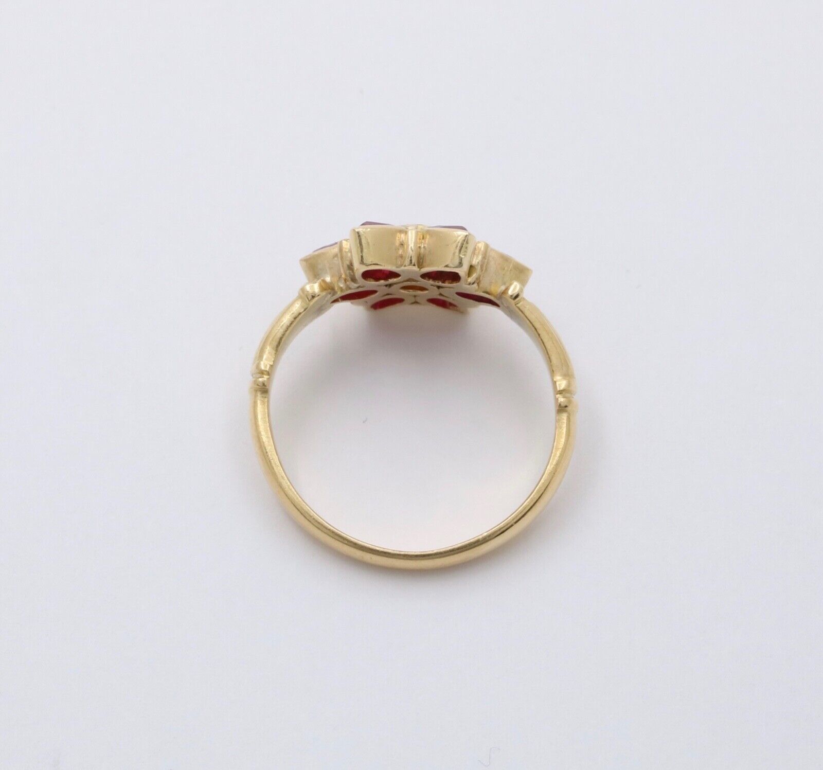 Vintage Flower Rubies Diamond 18K Yellow Gold Ring