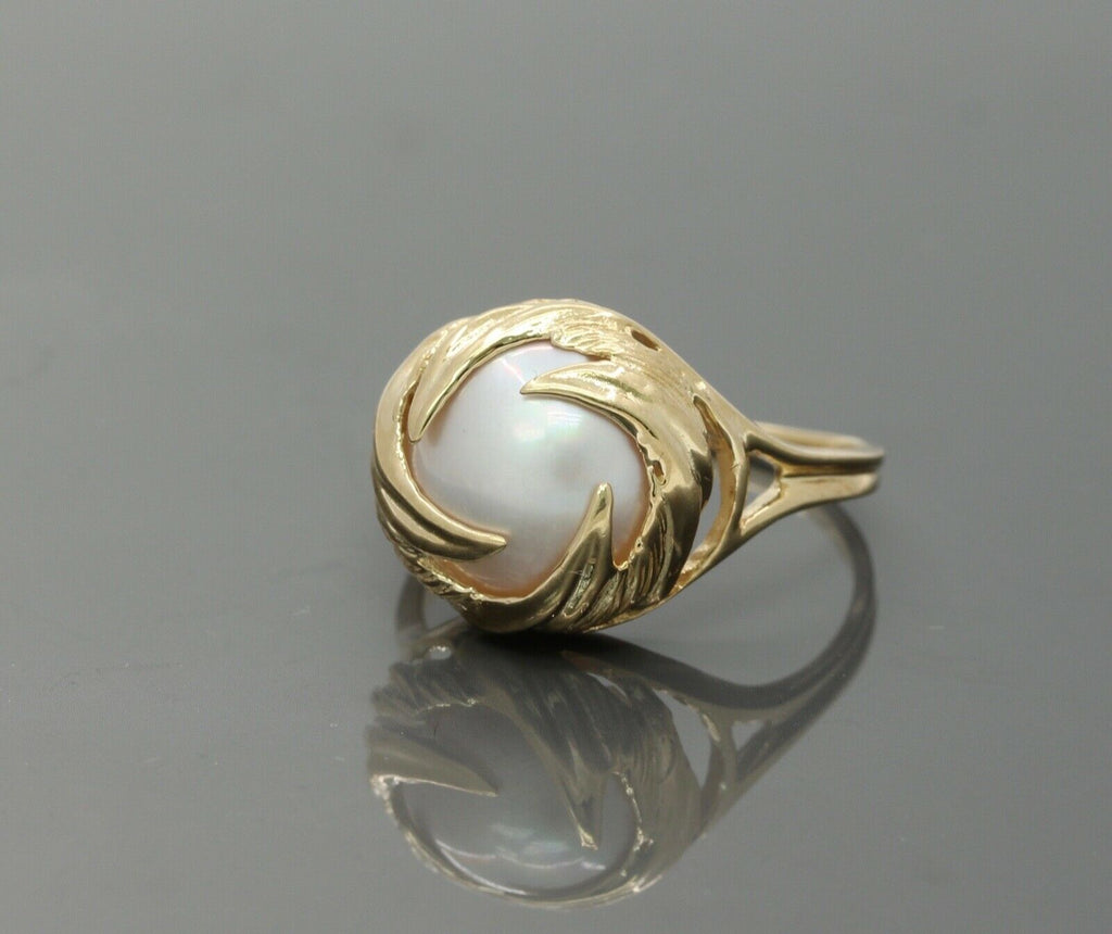 Vintage Ladies Mabe Pearl 10K Yellow Gold Ring