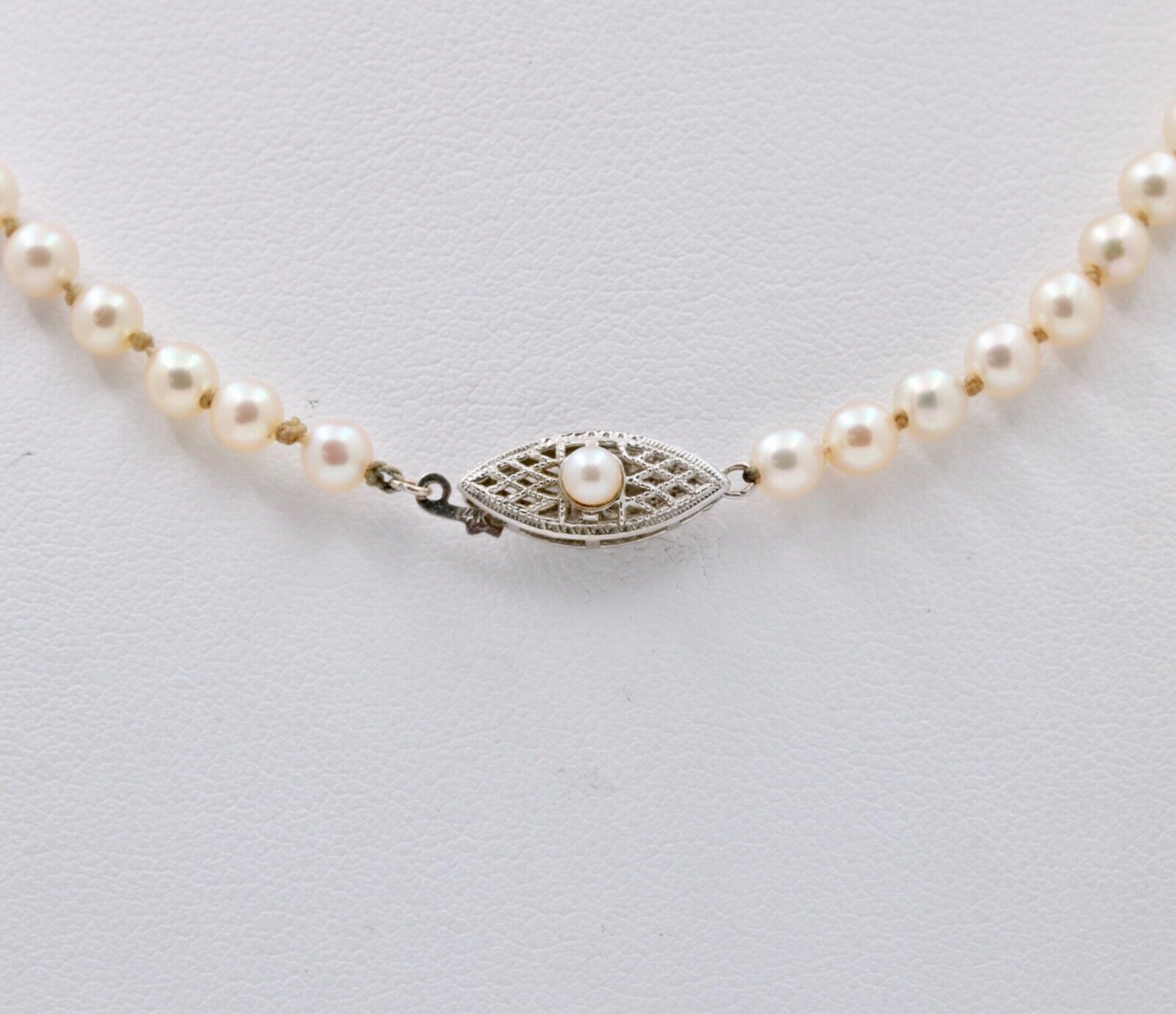 Vintage Classic Pearl 14K White gold Clasp Necklace