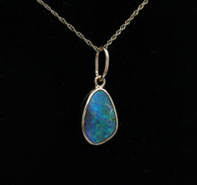 Load image into Gallery viewer, Vintage Black Boulder Opal 18K Yellow Gold Pendant
