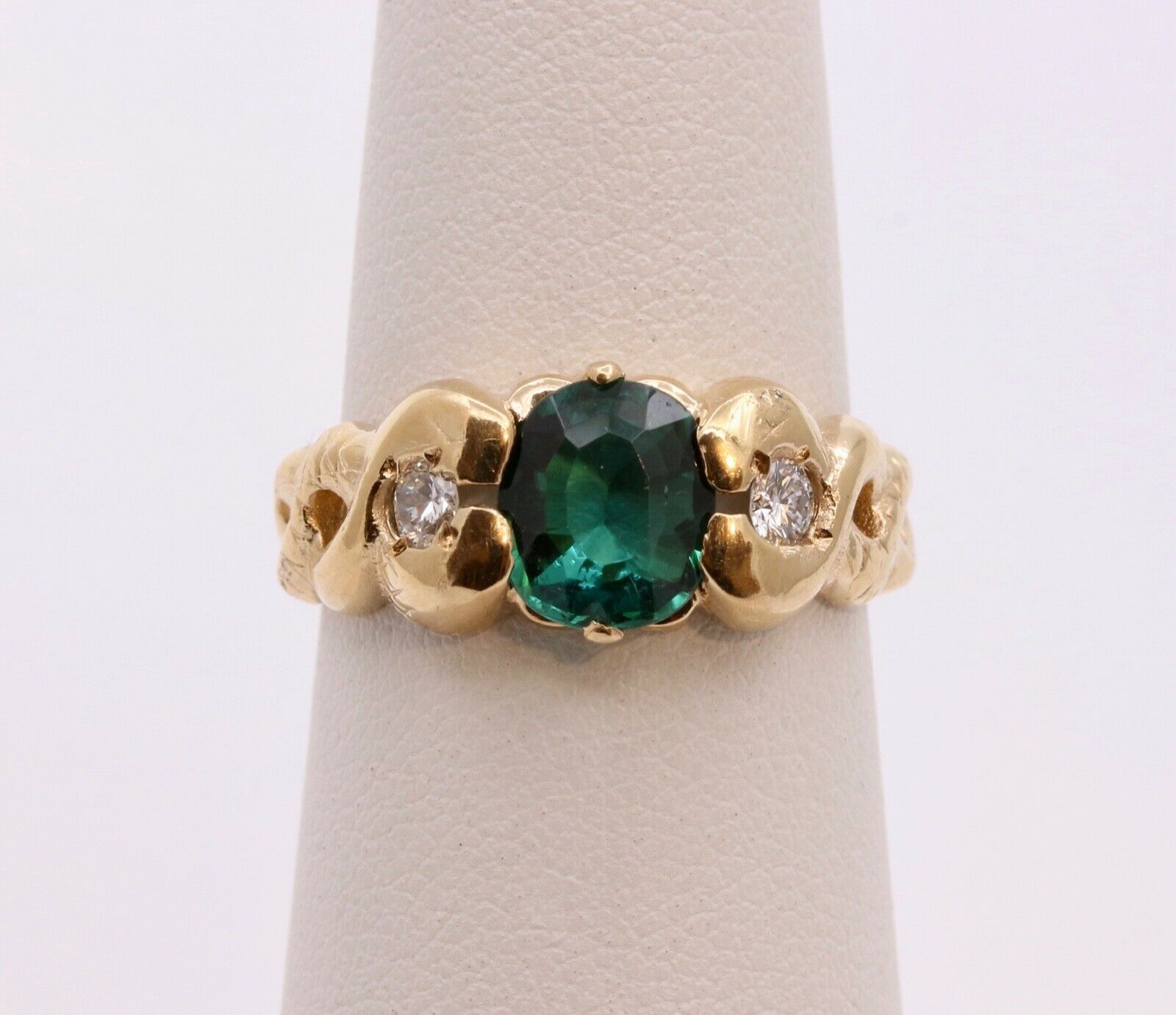 Pretty Vintage Green Tourmaline Diamonds 14K Yellow Gold Ring