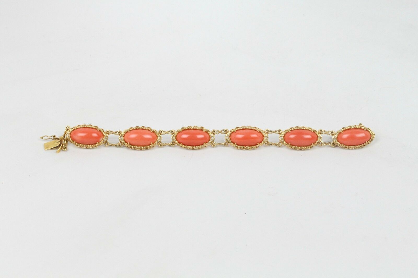 Elegant Vintage Ladies Coral 18K Yellow Gold Bracelet