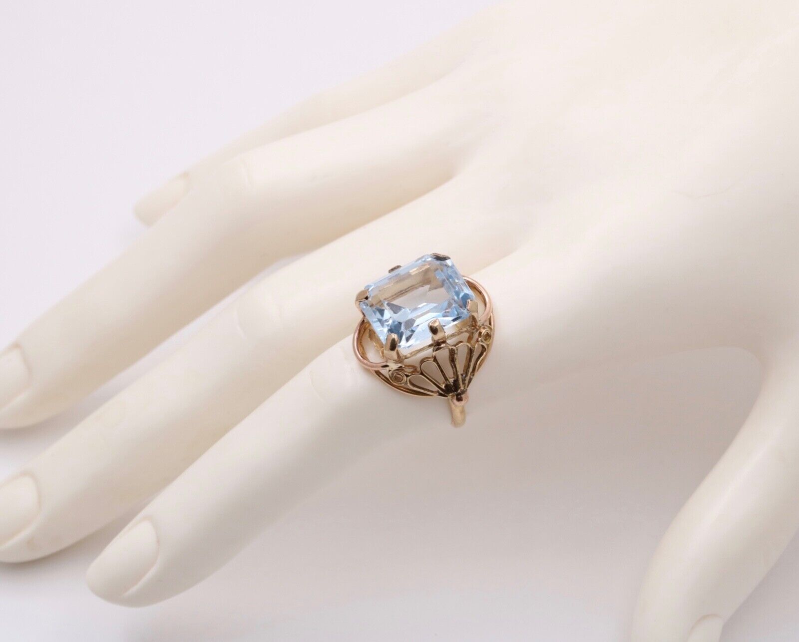 Vintage 18K Yellow & Rose Gold Aquamarine RIng, Statement Ring.