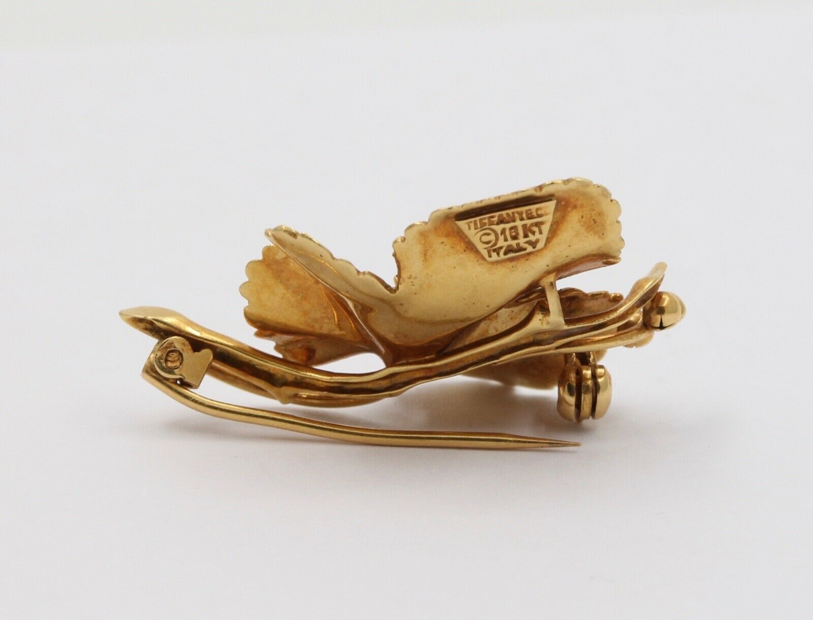 Tiffany and Co. Vintage 14K Yellow Gold Sapphires Leaf Brooch Pin